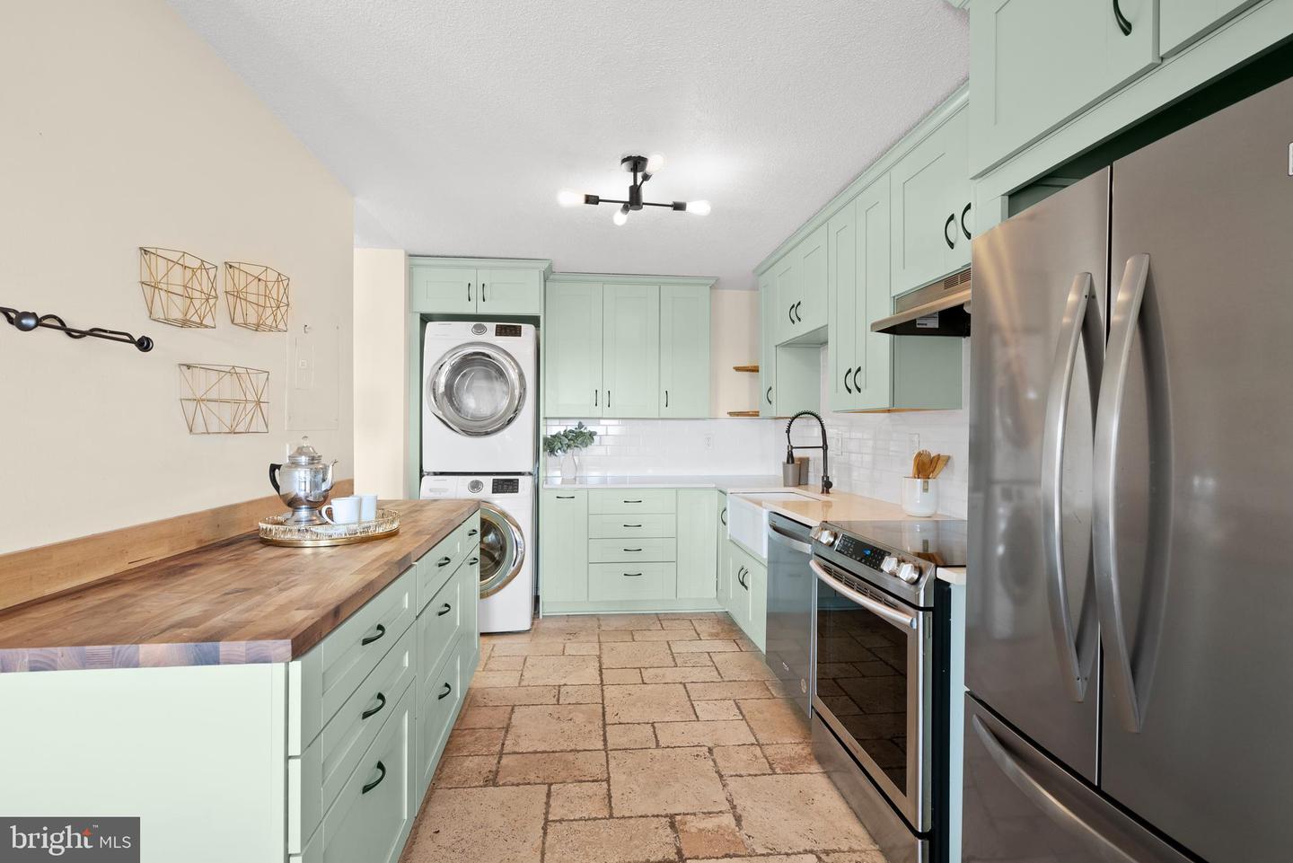307 YOAKUM PKWY #821, ALEXANDRIA, Virginia 22304, 2 Bedrooms Bedrooms, ,2 BathroomsBathrooms,Residential,For sale,307 YOAKUM PKWY #821,VAAX2045046 MLS # VAAX2045046
