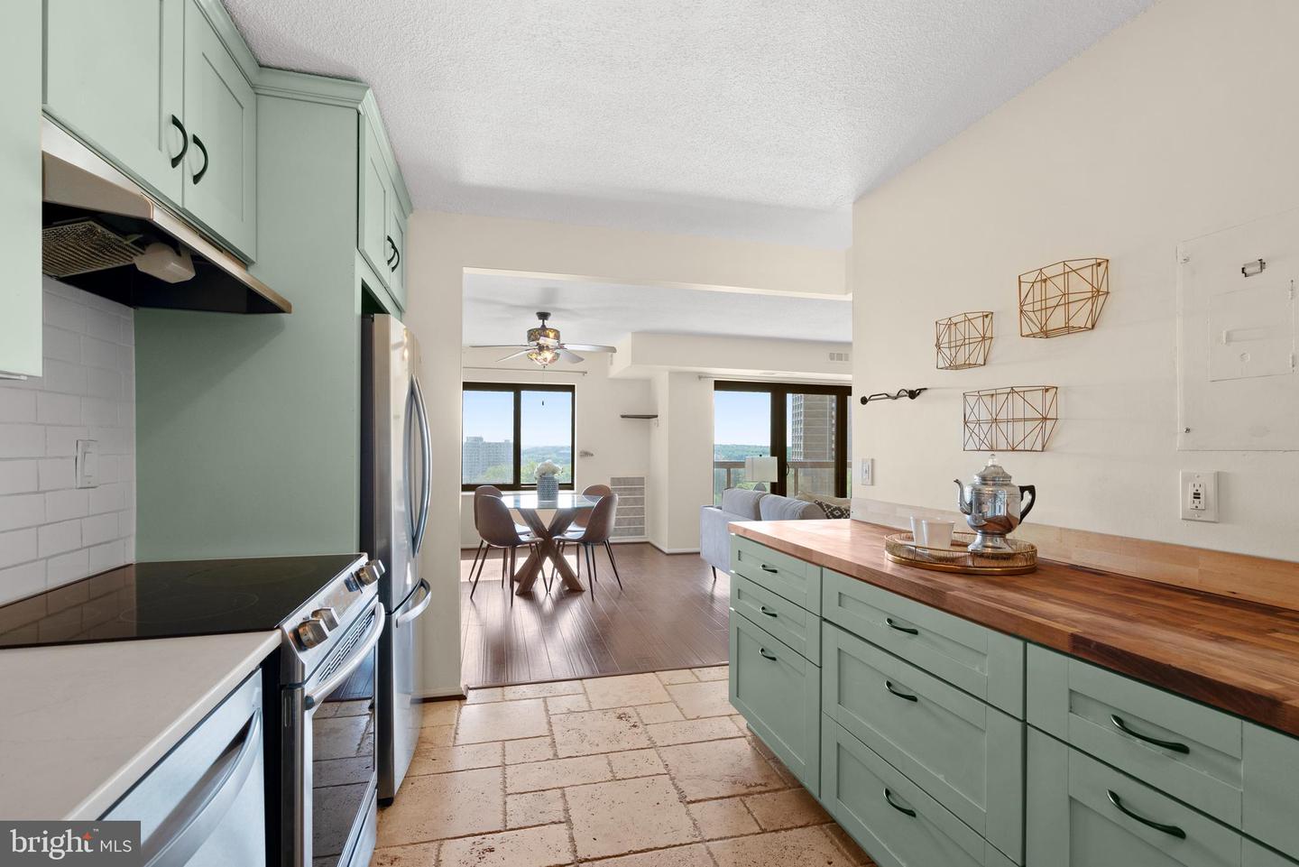 307 YOAKUM PKWY #821, ALEXANDRIA, Virginia 22304, 2 Bedrooms Bedrooms, ,2 BathroomsBathrooms,Residential,For sale,307 YOAKUM PKWY #821,VAAX2045046 MLS # VAAX2045046