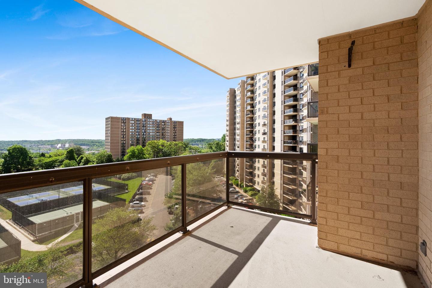 307 YOAKUM PKWY #821, ALEXANDRIA, Virginia 22304, 2 Bedrooms Bedrooms, ,2 BathroomsBathrooms,Residential,For sale,307 YOAKUM PKWY #821,VAAX2045046 MLS # VAAX2045046