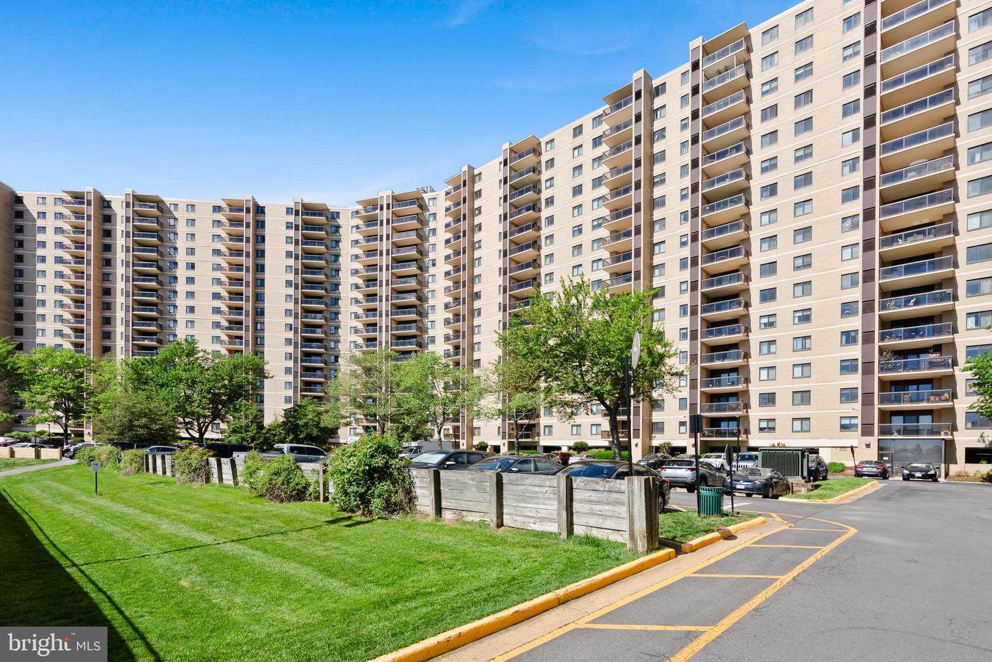 307 YOAKUM PKWY #821, ALEXANDRIA, Virginia 22304, 2 Bedrooms Bedrooms, ,2 BathroomsBathrooms,Residential,For sale,307 YOAKUM PKWY #821,VAAX2045046 MLS # VAAX2045046