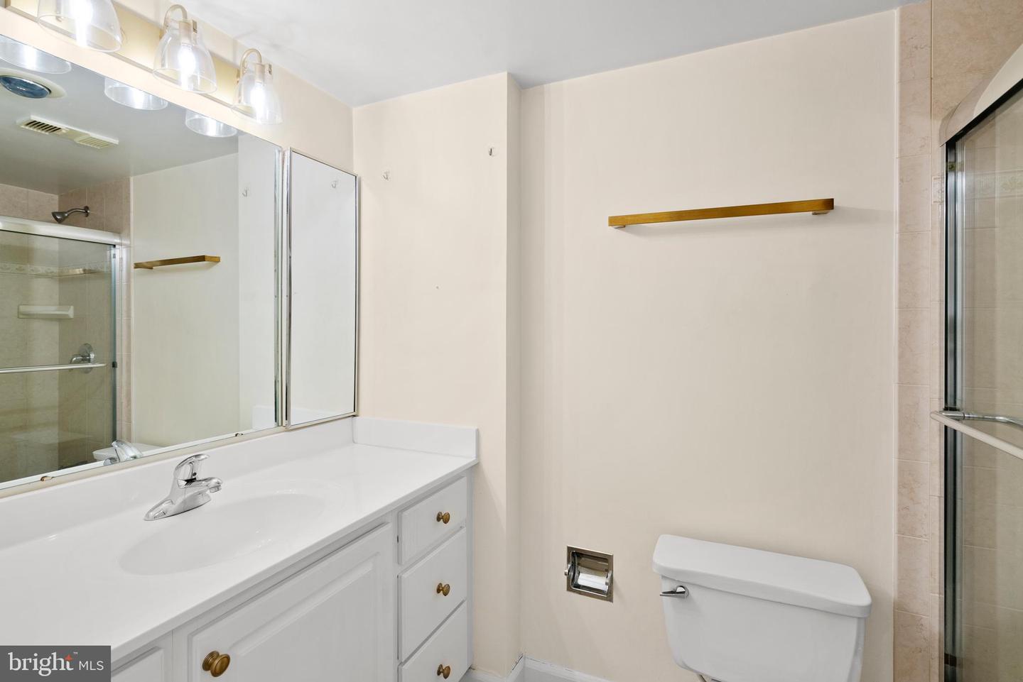 307 YOAKUM PKWY #821, ALEXANDRIA, Virginia 22304, 2 Bedrooms Bedrooms, ,2 BathroomsBathrooms,Residential,For sale,307 YOAKUM PKWY #821,VAAX2045046 MLS # VAAX2045046