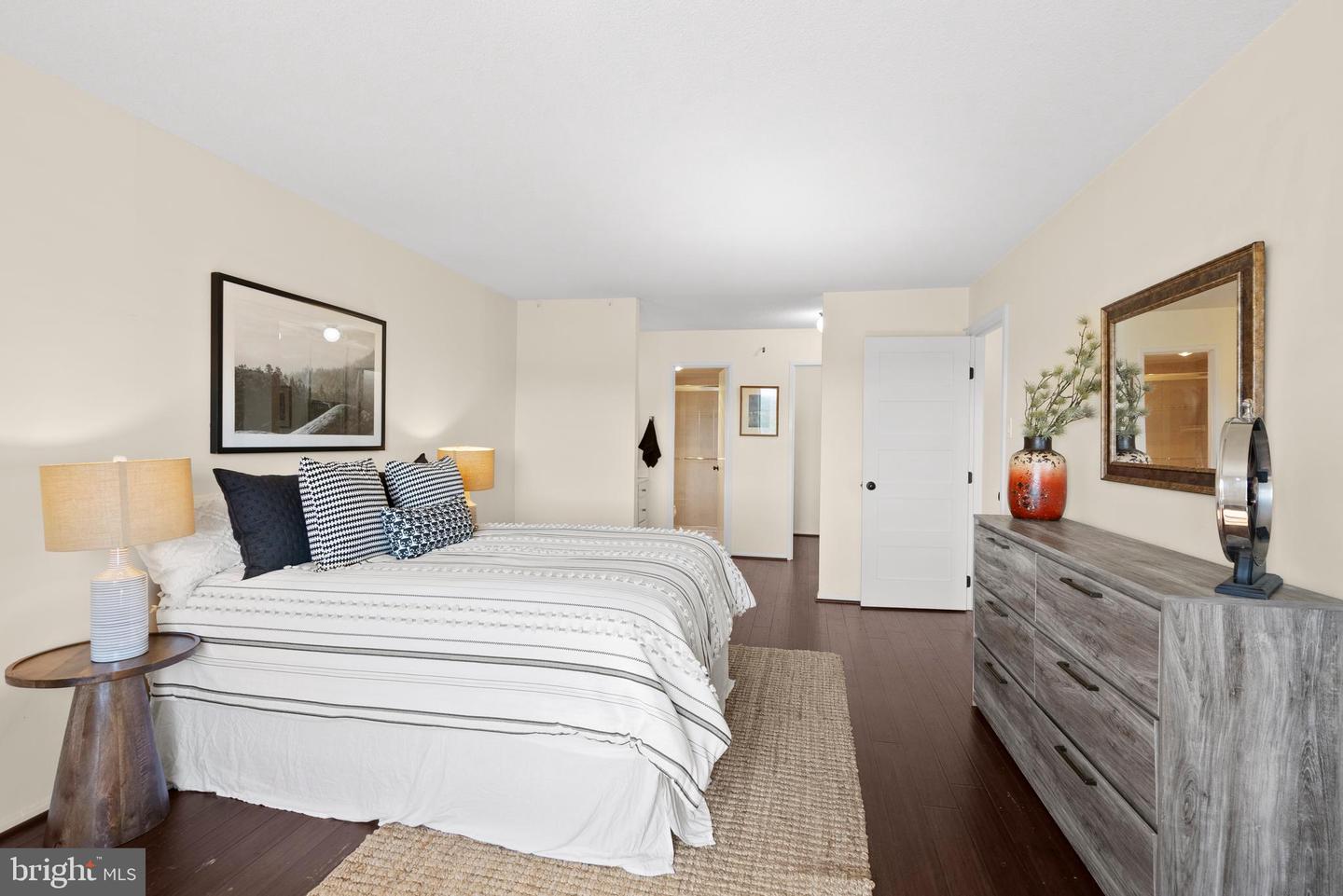 307 YOAKUM PKWY #821, ALEXANDRIA, Virginia 22304, 2 Bedrooms Bedrooms, ,2 BathroomsBathrooms,Residential,For sale,307 YOAKUM PKWY #821,VAAX2045046 MLS # VAAX2045046