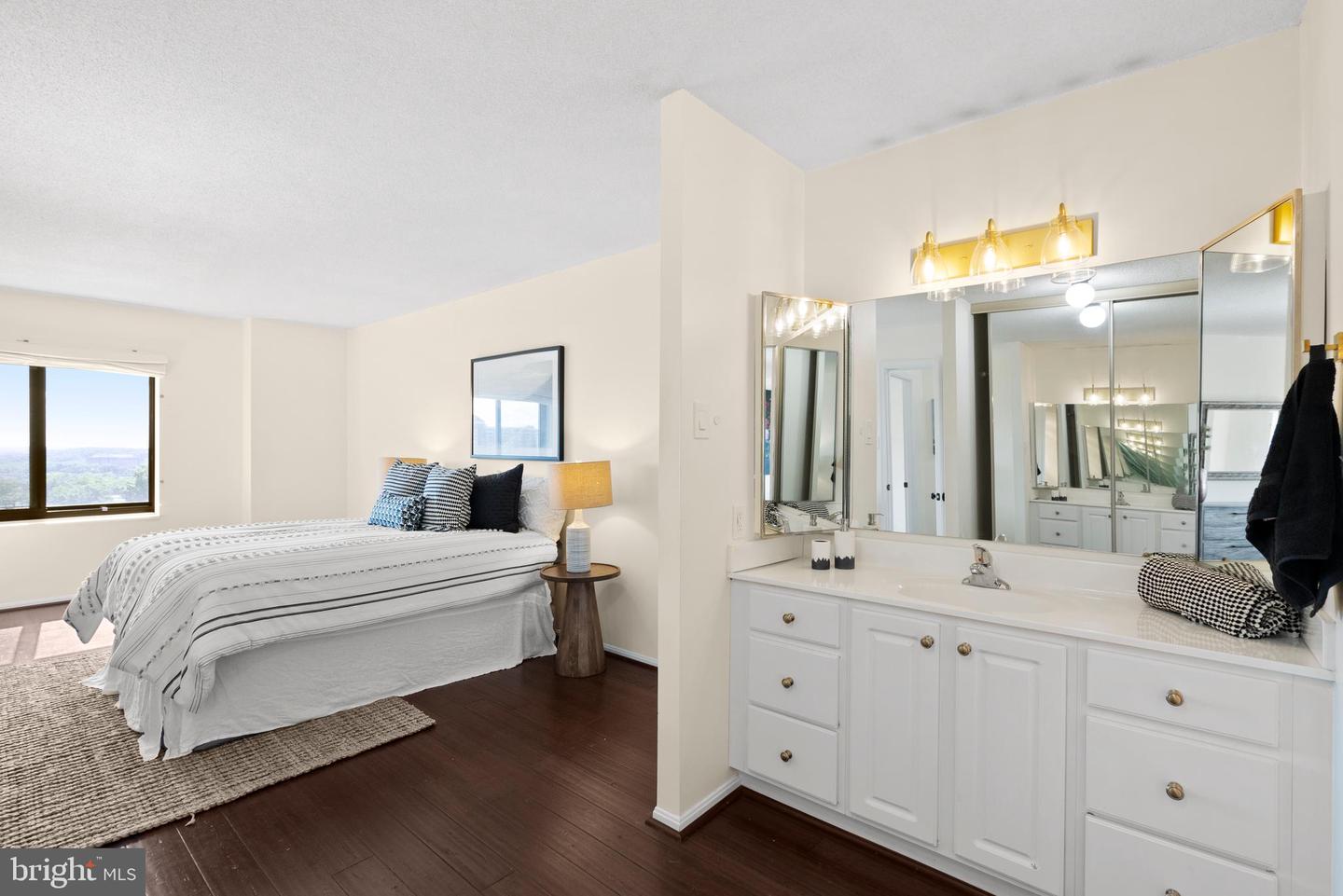 307 YOAKUM PKWY #821, ALEXANDRIA, Virginia 22304, 2 Bedrooms Bedrooms, ,2 BathroomsBathrooms,Residential,For sale,307 YOAKUM PKWY #821,VAAX2045046 MLS # VAAX2045046