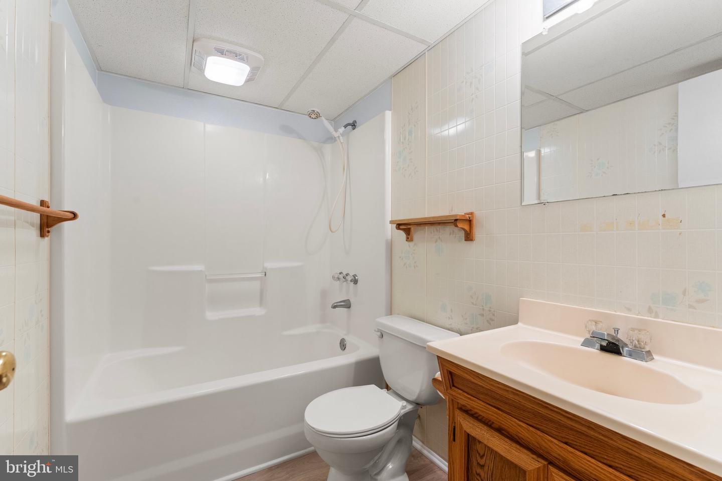 189 VALE LN, LANCASTER, Virginia 22503, 3 Bedrooms Bedrooms, 9 Rooms Rooms,3 BathroomsBathrooms,Residential,For sale,189 VALE LN,VALV2000794 MLS # VALV2000794