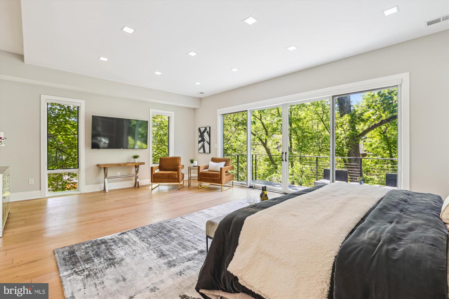 5706 NEVADA AVE NW, WASHINGTON, District Of Columbia 20015, 6 Bedrooms Bedrooms, ,4 BathroomsBathrooms,Residential,For sale,5706 NEVADA AVE NW,DCDC2199686 MLS # DCDC2199686