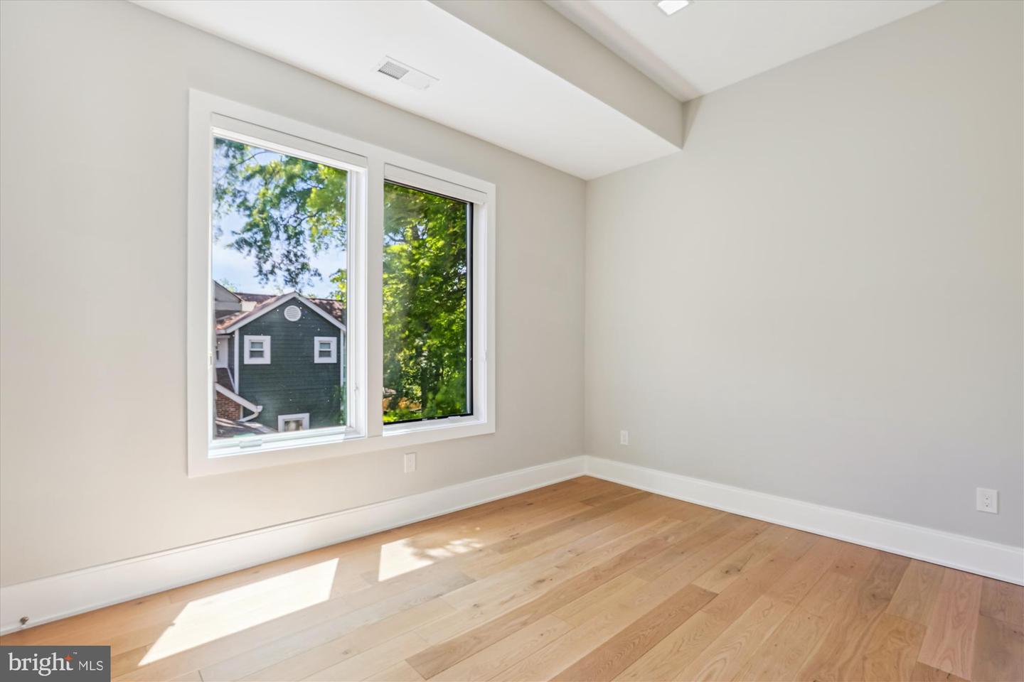 5706 NEVADA AVE NW, WASHINGTON, District Of Columbia 20015, 6 Bedrooms Bedrooms, ,4 BathroomsBathrooms,Residential,For sale,5706 NEVADA AVE NW,DCDC2199686 MLS # DCDC2199686