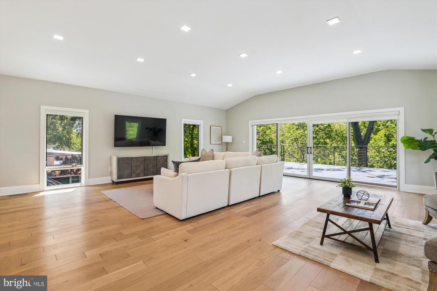 5706 NEVADA AVE NW, WASHINGTON, District Of Columbia 20015, 6 Bedrooms Bedrooms, ,4 BathroomsBathrooms,Residential,For sale,5706 NEVADA AVE NW,DCDC2199686 MLS # DCDC2199686