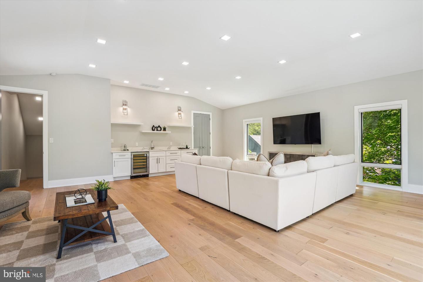 5706 NEVADA AVE NW, WASHINGTON, District Of Columbia 20015, 6 Bedrooms Bedrooms, ,4 BathroomsBathrooms,Residential,For sale,5706 NEVADA AVE NW,DCDC2199686 MLS # DCDC2199686