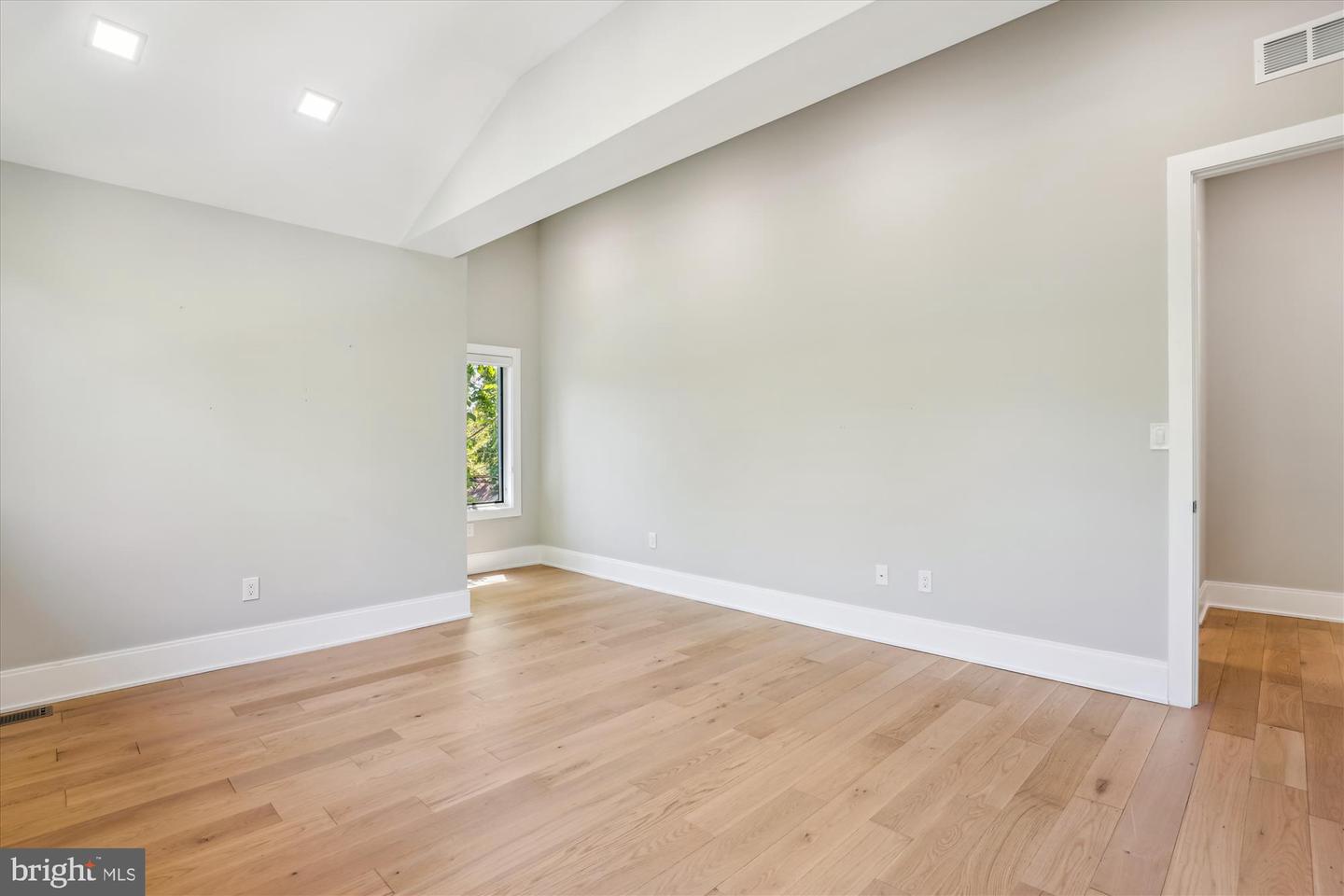 5706 NEVADA AVE NW, WASHINGTON, District Of Columbia 20015, 6 Bedrooms Bedrooms, ,4 BathroomsBathrooms,Residential,For sale,5706 NEVADA AVE NW,DCDC2199686 MLS # DCDC2199686