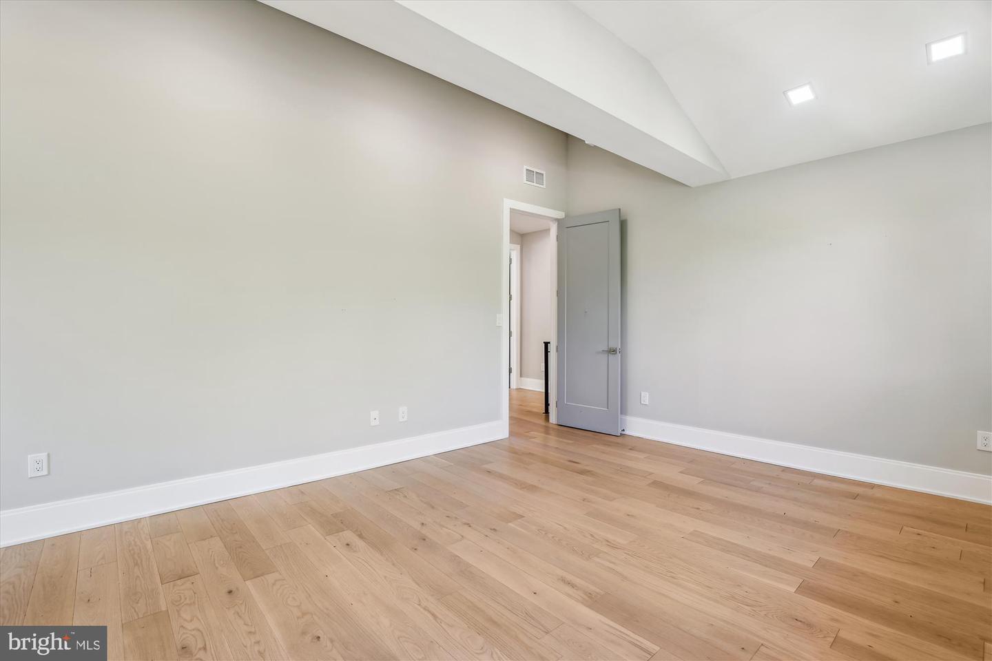 5706 NEVADA AVE NW, WASHINGTON, District Of Columbia 20015, 6 Bedrooms Bedrooms, ,4 BathroomsBathrooms,Residential,For sale,5706 NEVADA AVE NW,DCDC2199686 MLS # DCDC2199686