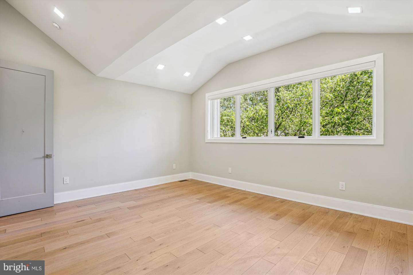 5706 NEVADA AVE NW, WASHINGTON, District Of Columbia 20015, 6 Bedrooms Bedrooms, ,4 BathroomsBathrooms,Residential,For sale,5706 NEVADA AVE NW,DCDC2199686 MLS # DCDC2199686