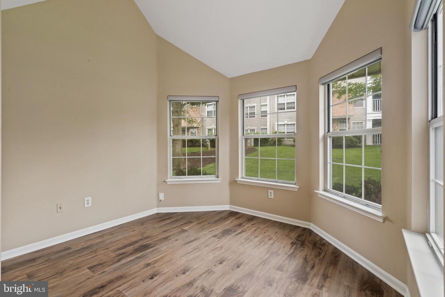 5632 WILLOUGHBY NEWTON DR #11, CENTREVILLE, Virginia 20120, 2 Bedrooms Bedrooms, ,2 BathroomsBathrooms,Residential,For sale,5632 WILLOUGHBY NEWTON DR #11,VAFX2240252 MLS # VAFX2240252