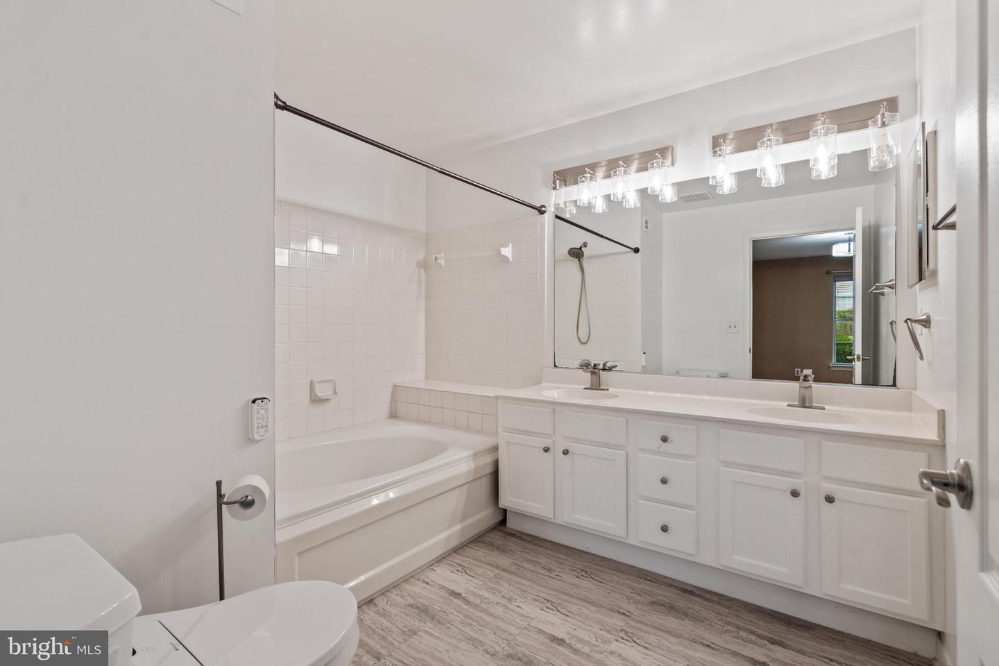 5632 WILLOUGHBY NEWTON DR #11, CENTREVILLE, Virginia 20120, 2 Bedrooms Bedrooms, ,2 BathroomsBathrooms,Residential,For sale,5632 WILLOUGHBY NEWTON DR #11,VAFX2240252 MLS # VAFX2240252
