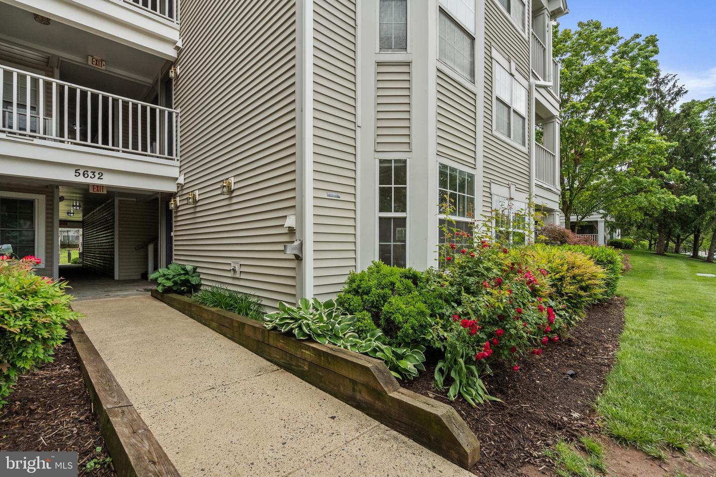 5632 WILLOUGHBY NEWTON DR #11, CENTREVILLE, Virginia 20120, 2 Bedrooms Bedrooms, ,2 BathroomsBathrooms,Residential,For sale,5632 WILLOUGHBY NEWTON DR #11,VAFX2240252 MLS # VAFX2240252