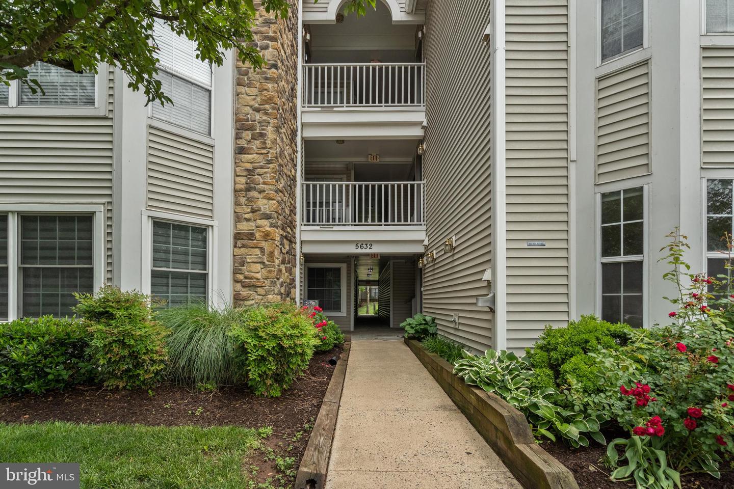 5632 WILLOUGHBY NEWTON DR #11, CENTREVILLE, Virginia 20120, 2 Bedrooms Bedrooms, ,2 BathroomsBathrooms,Residential,For sale,5632 WILLOUGHBY NEWTON DR #11,VAFX2240252 MLS # VAFX2240252