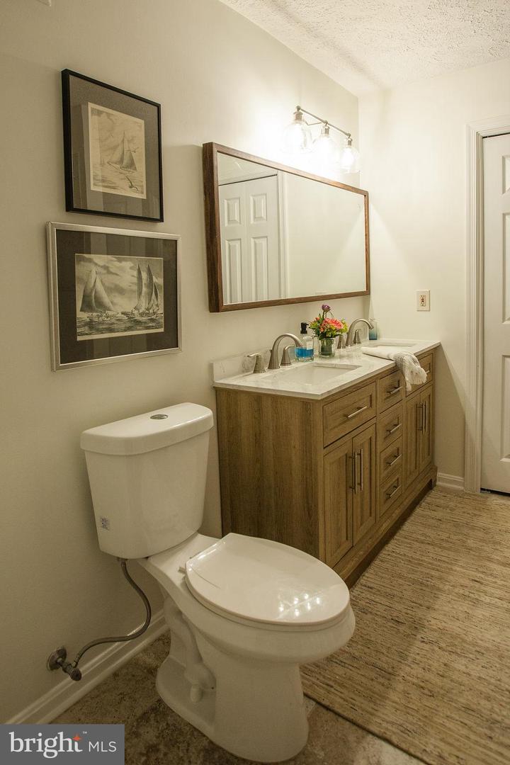 7704 WILLOW POINT DR #7704, FALLS CHURCH, Virginia 22042, 2 Bedrooms Bedrooms, ,1 BathroomBathrooms,Residential,For sale,7704 WILLOW POINT DR #7704,VAFX2240386 MLS # VAFX2240386