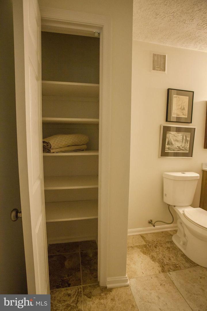 7704 WILLOW POINT DR #7704, FALLS CHURCH, Virginia 22042, 2 Bedrooms Bedrooms, ,1 BathroomBathrooms,Residential,For sale,7704 WILLOW POINT DR #7704,VAFX2240386 MLS # VAFX2240386