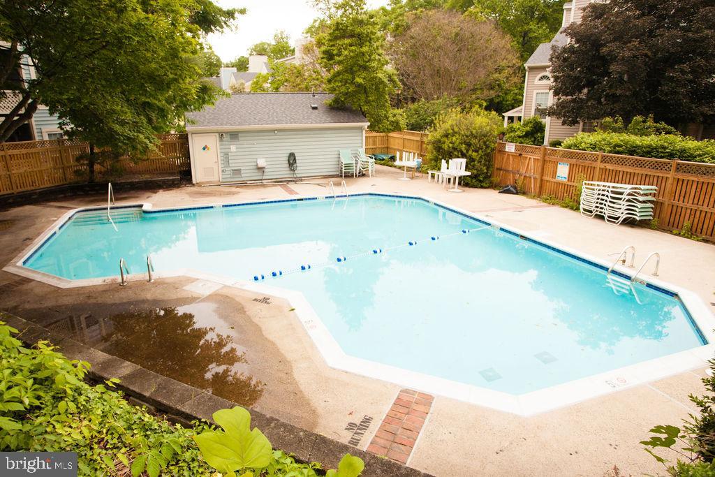 7704 WILLOW POINT DR #7704, FALLS CHURCH, Virginia 22042, 2 Bedrooms Bedrooms, ,1 BathroomBathrooms,Residential,For sale,7704 WILLOW POINT DR #7704,VAFX2240386 MLS # VAFX2240386