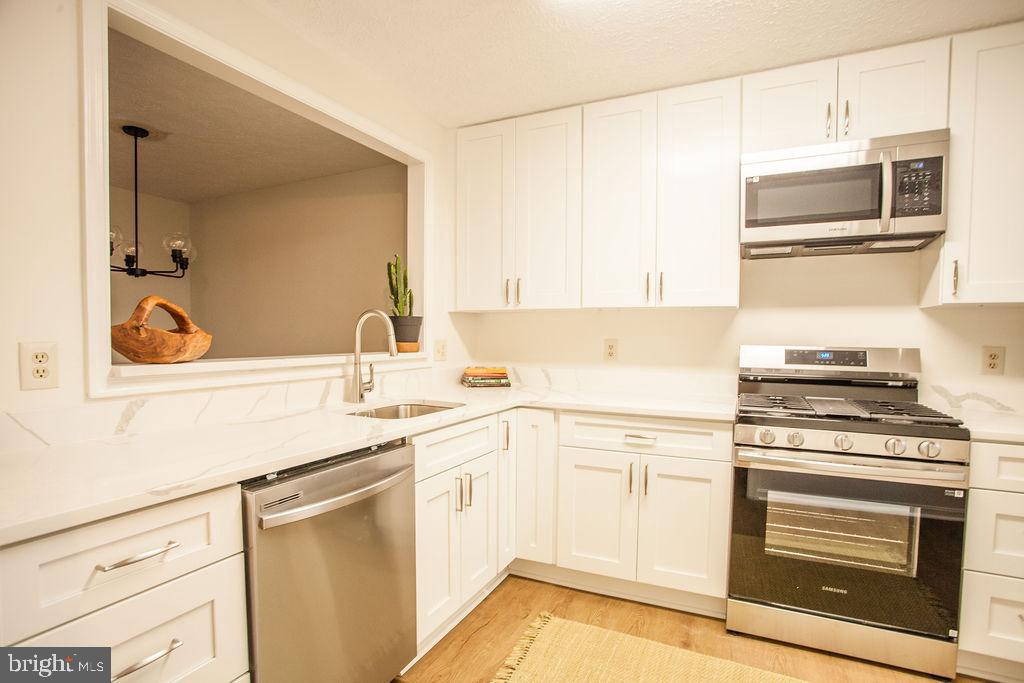 7704 WILLOW POINT DR #7704, FALLS CHURCH, Virginia 22042, 2 Bedrooms Bedrooms, ,1 BathroomBathrooms,Residential,For sale,7704 WILLOW POINT DR #7704,VAFX2240386 MLS # VAFX2240386
