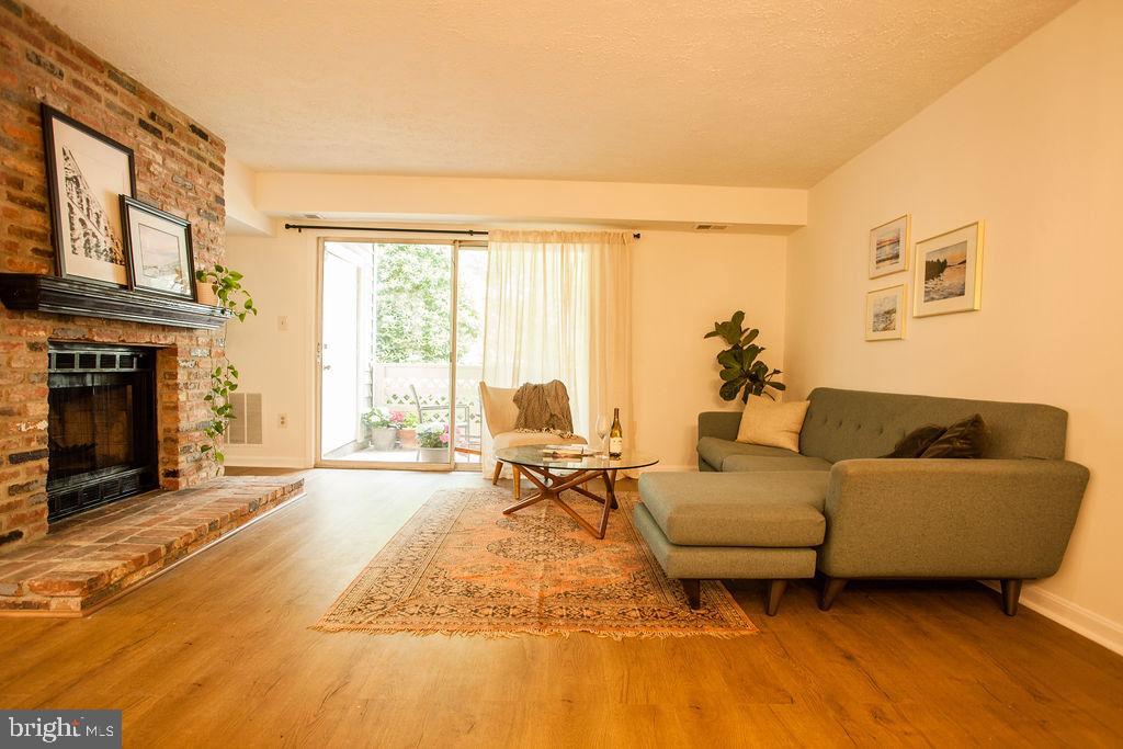 7704 WILLOW POINT DR #7704, FALLS CHURCH, Virginia 22042, 2 Bedrooms Bedrooms, ,1 BathroomBathrooms,Residential,For sale,7704 WILLOW POINT DR #7704,VAFX2240386 MLS # VAFX2240386