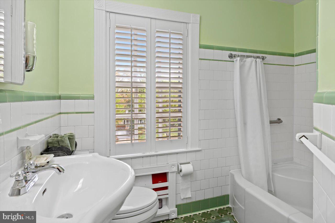1702 FRANKLIN ST, FREDERICKSBURG, Virginia 22401, 4 Bedrooms Bedrooms, ,3 BathroomsBathrooms,Residential,For sale,1702 FRANKLIN ST,VAFB2008192 MLS # VAFB2008192