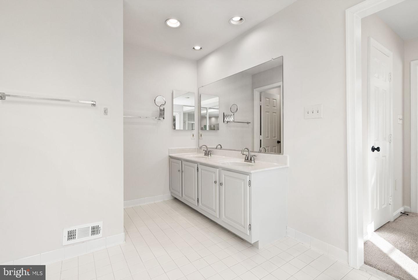 10 SARASOTA DR, STAFFORD, Virginia 22554, 5 Bedrooms Bedrooms, ,3 BathroomsBathrooms,Residential,For sale,10 SARASOTA DR,VAST2038774 MLS # VAST2038774