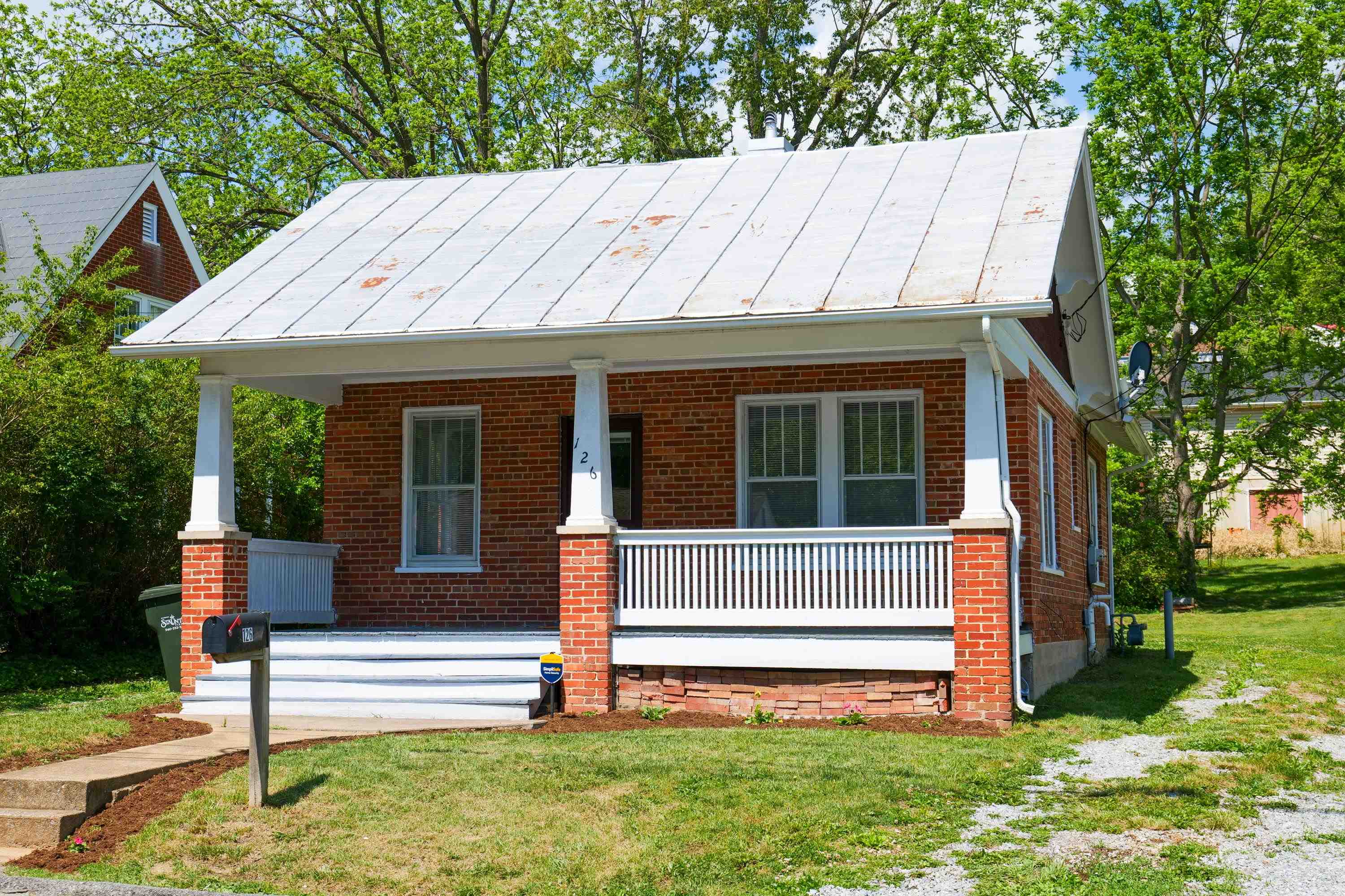126 PARK BLVD, STAUNTON, Virginia 24401, 2 Bedrooms Bedrooms, ,1 BathroomBathrooms,Residential,126 PARK BLVD,664465 MLS # 664465