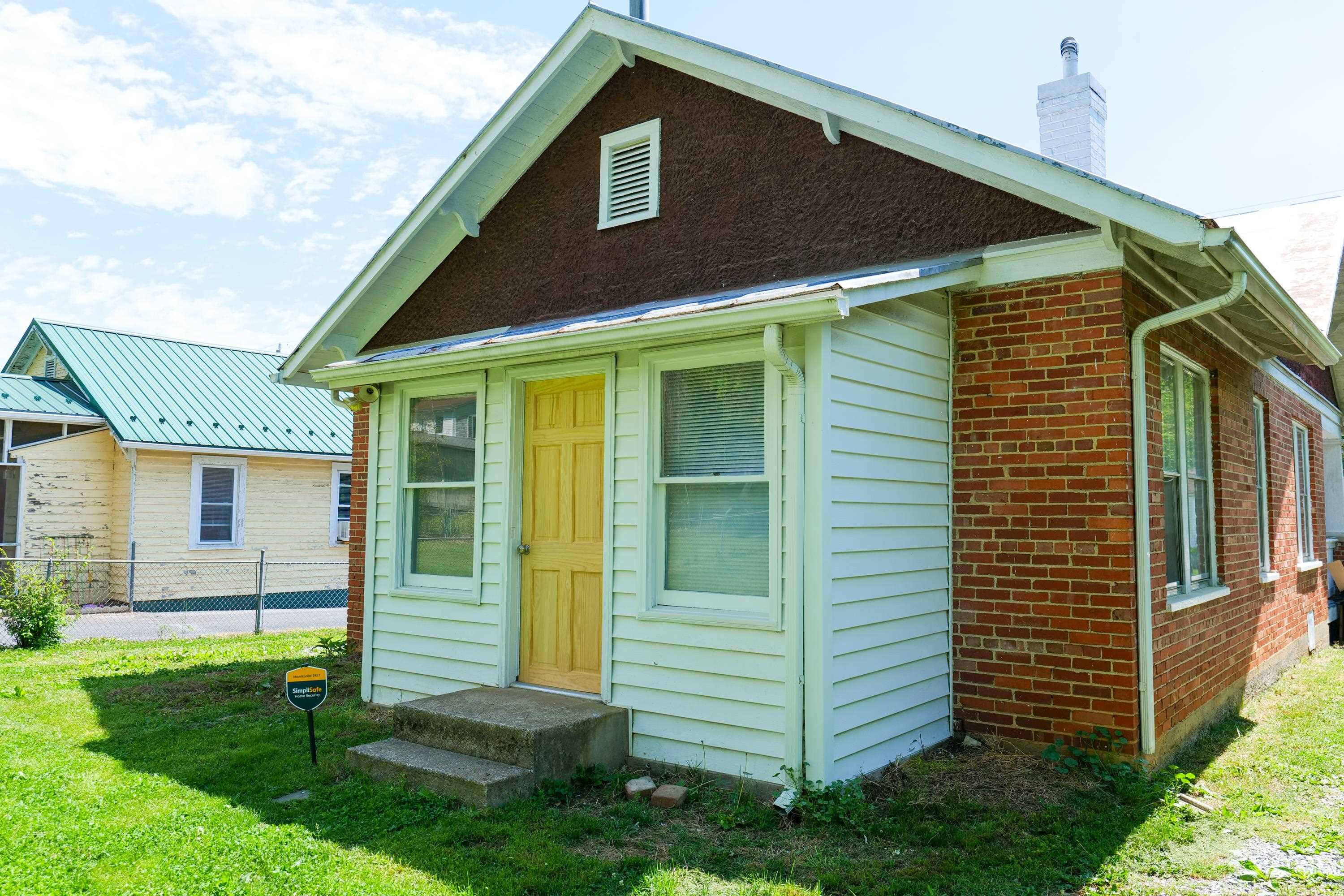 126 PARK BLVD, STAUNTON, Virginia 24401, 2 Bedrooms Bedrooms, ,1 BathroomBathrooms,Residential,126 PARK BLVD,664465 MLS # 664465