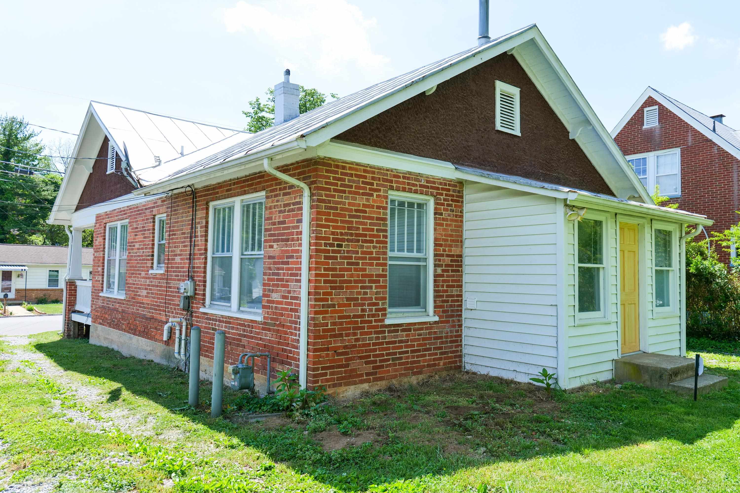 126 PARK BLVD, STAUNTON, Virginia 24401, 2 Bedrooms Bedrooms, ,1 BathroomBathrooms,Residential,126 PARK BLVD,664465 MLS # 664465