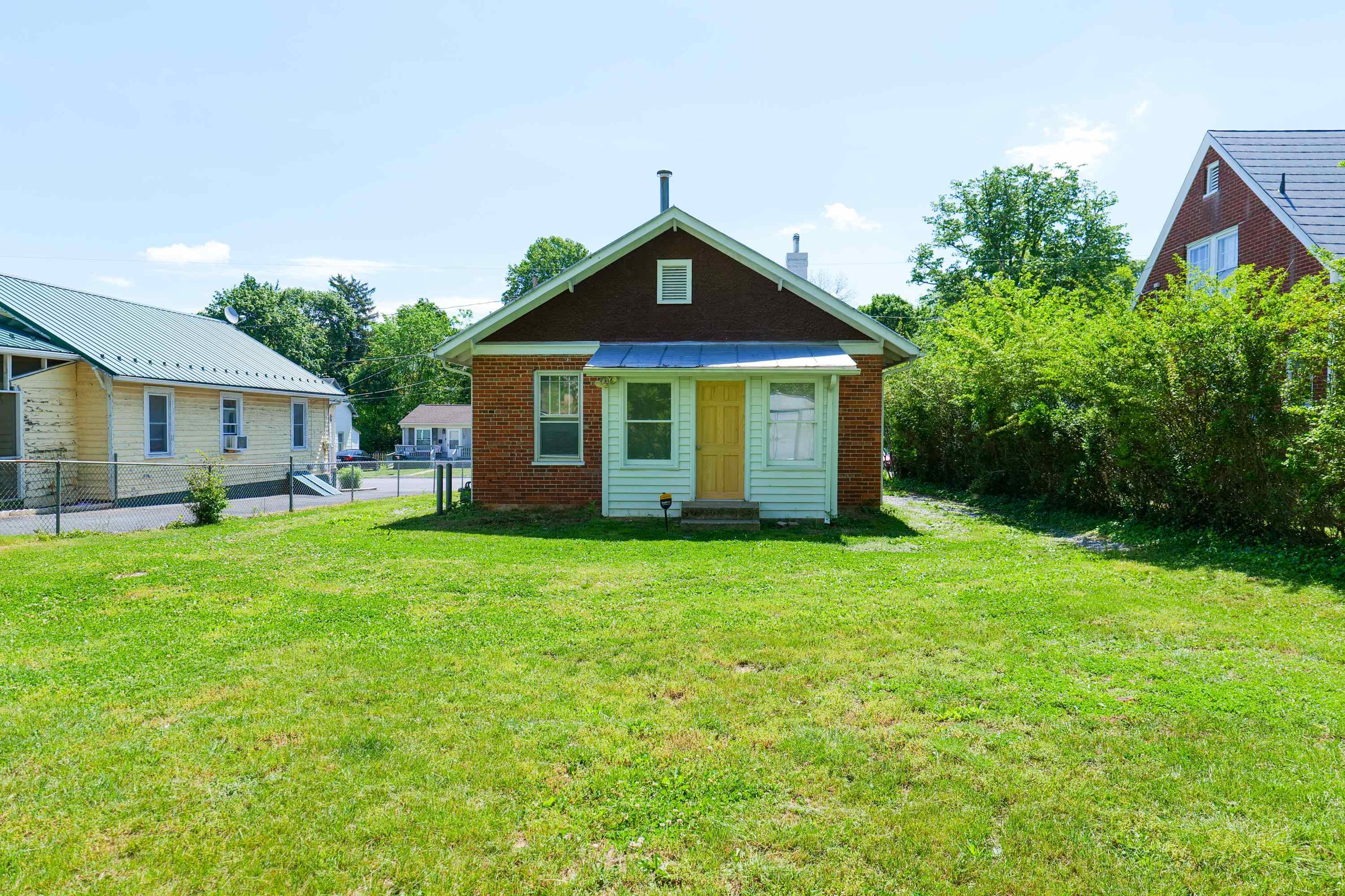 126 PARK BLVD, STAUNTON, Virginia 24401, 2 Bedrooms Bedrooms, ,1 BathroomBathrooms,Residential,126 PARK BLVD,664465 MLS # 664465