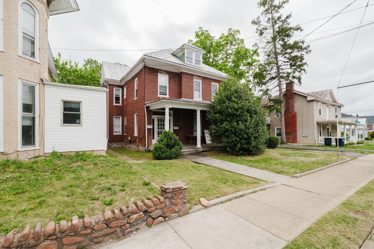 316 NORTH HIGH ST, HARRISONBURG, Virginia 22802, 6 Bedrooms Bedrooms, ,2 BathroomsBathrooms,Residential,316 NORTH HIGH ST,664468 MLS # 664468