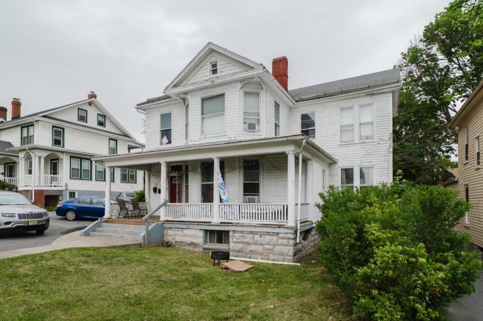 254 W MARKET ST, HARRISONBURG, Virginia 22802, 8 Bedrooms Bedrooms, ,2 BathroomsBathrooms,Residential,254 W MARKET ST,664470 MLS # 664470