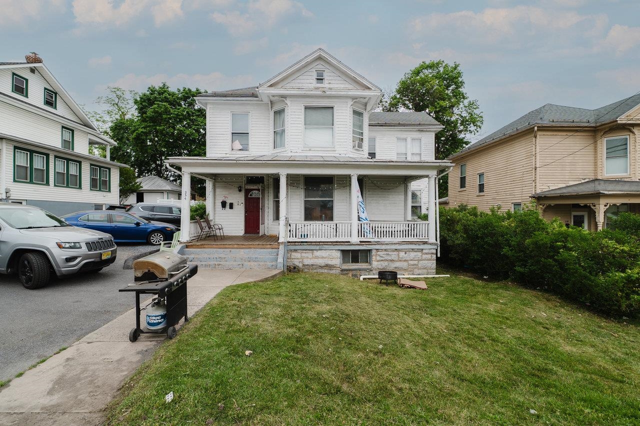 254 W MARKET ST, HARRISONBURG, Virginia 22802, 8 Bedrooms Bedrooms, ,2 BathroomsBathrooms,Residential,254 W MARKET ST,664470 MLS # 664470