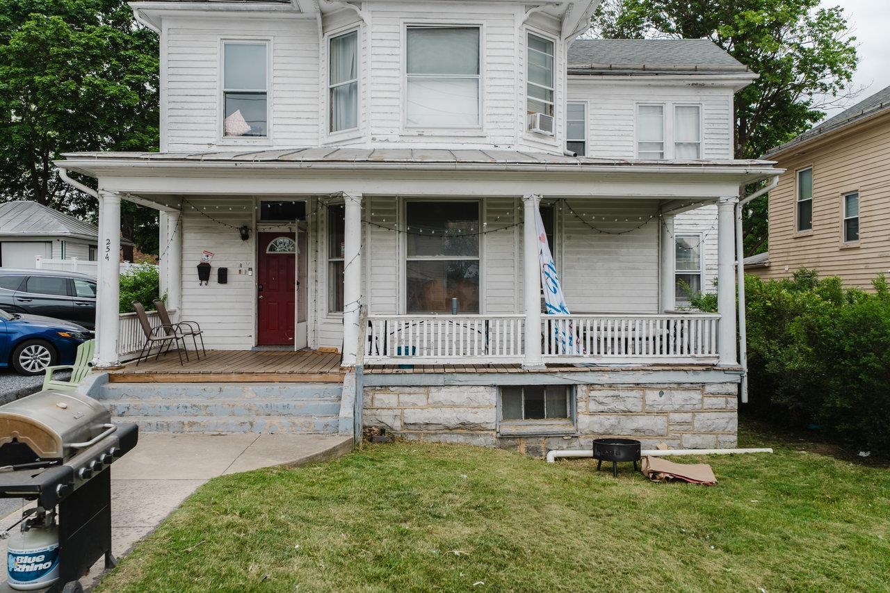 254 W MARKET ST, HARRISONBURG, Virginia 22802, 8 Bedrooms Bedrooms, ,2 BathroomsBathrooms,Residential,254 W MARKET ST,664470 MLS # 664470