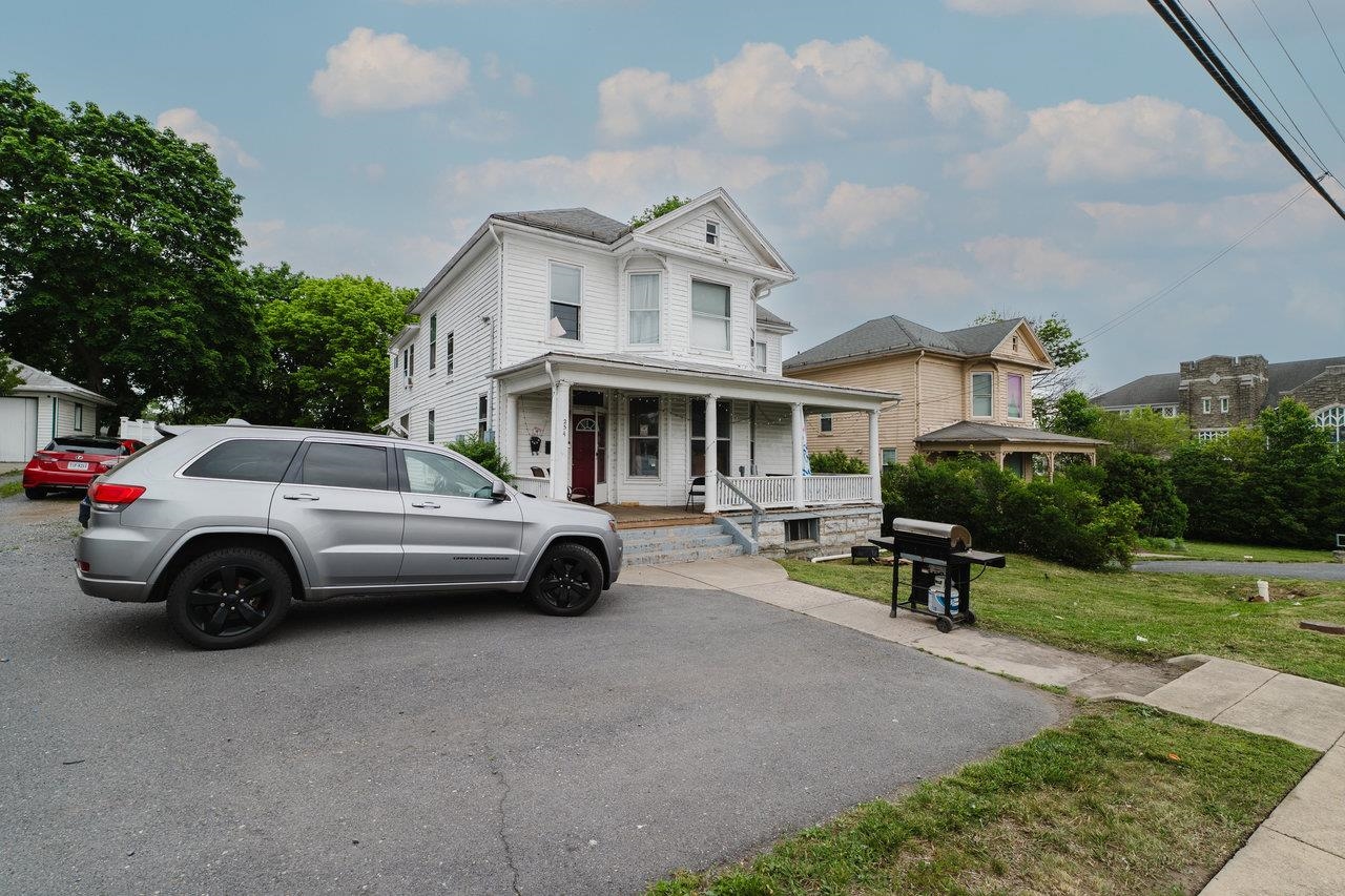 254 W MARKET ST, HARRISONBURG, Virginia 22802, 8 Bedrooms Bedrooms, ,2 BathroomsBathrooms,Residential,254 W MARKET ST,664470 MLS # 664470