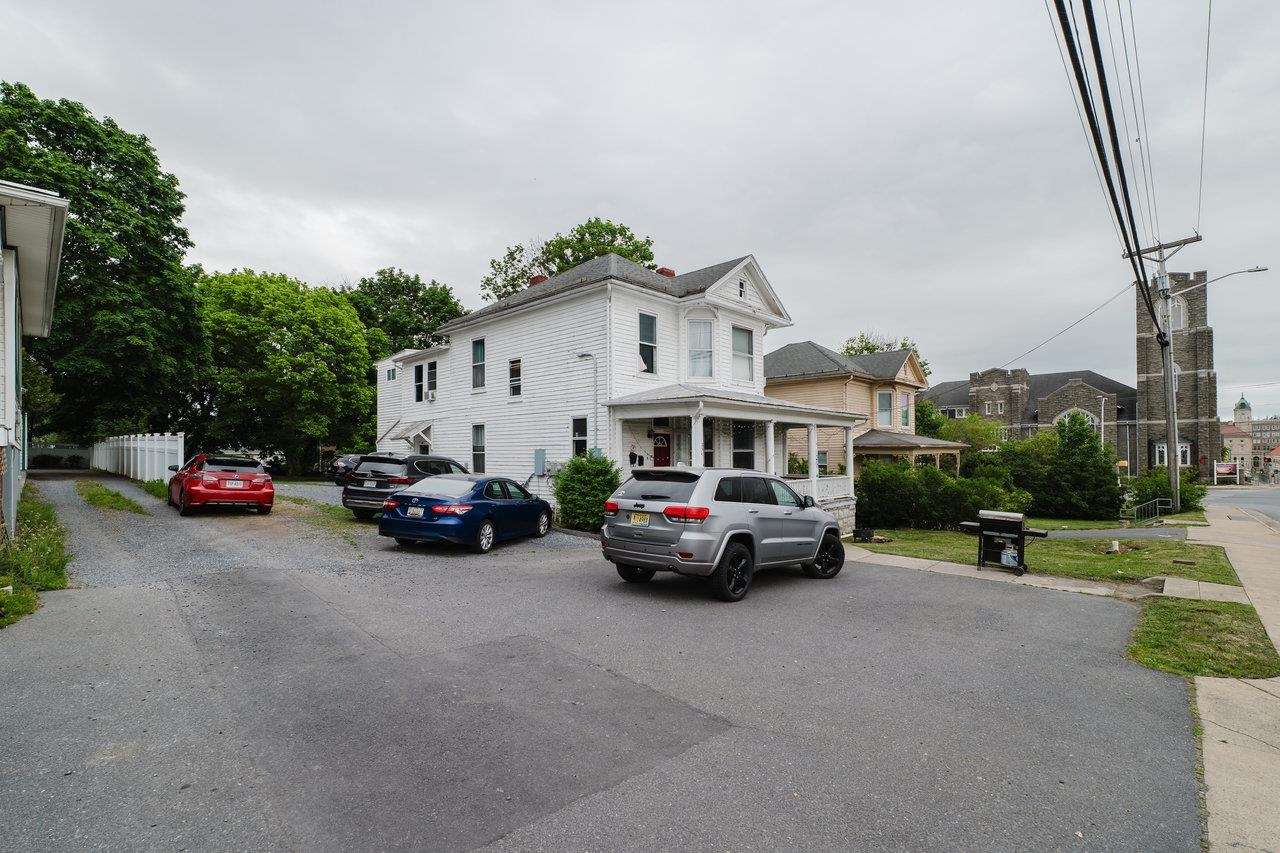 254 W MARKET ST, HARRISONBURG, Virginia 22802, 8 Bedrooms Bedrooms, ,2 BathroomsBathrooms,Residential,254 W MARKET ST,664470 MLS # 664470