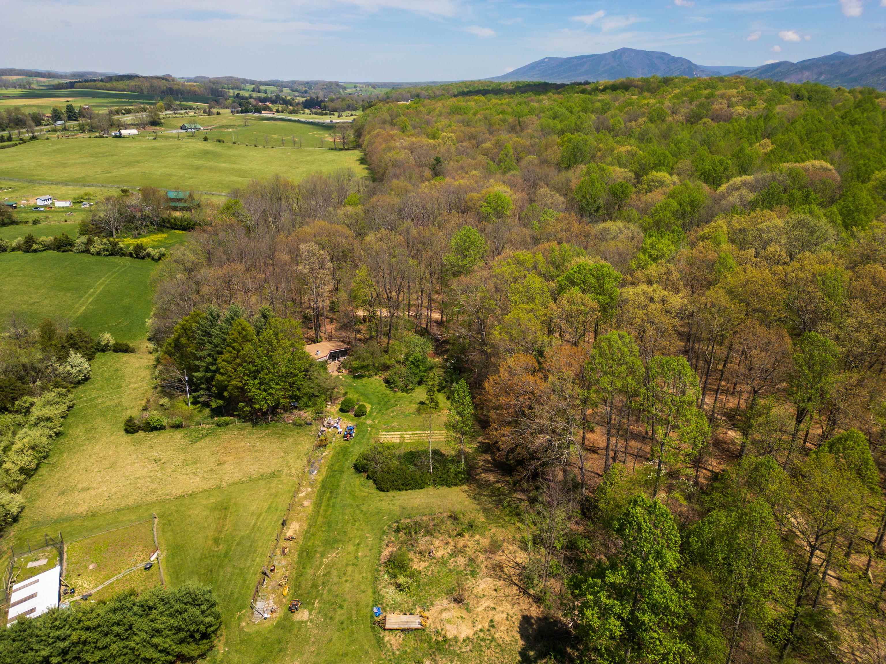 7598 N LEE HWY, RAPHINE, Virginia 24472, 3 Bedrooms Bedrooms, ,2 BathroomsBathrooms,Residential,7598 N LEE HWY,664489 MLS # 664489