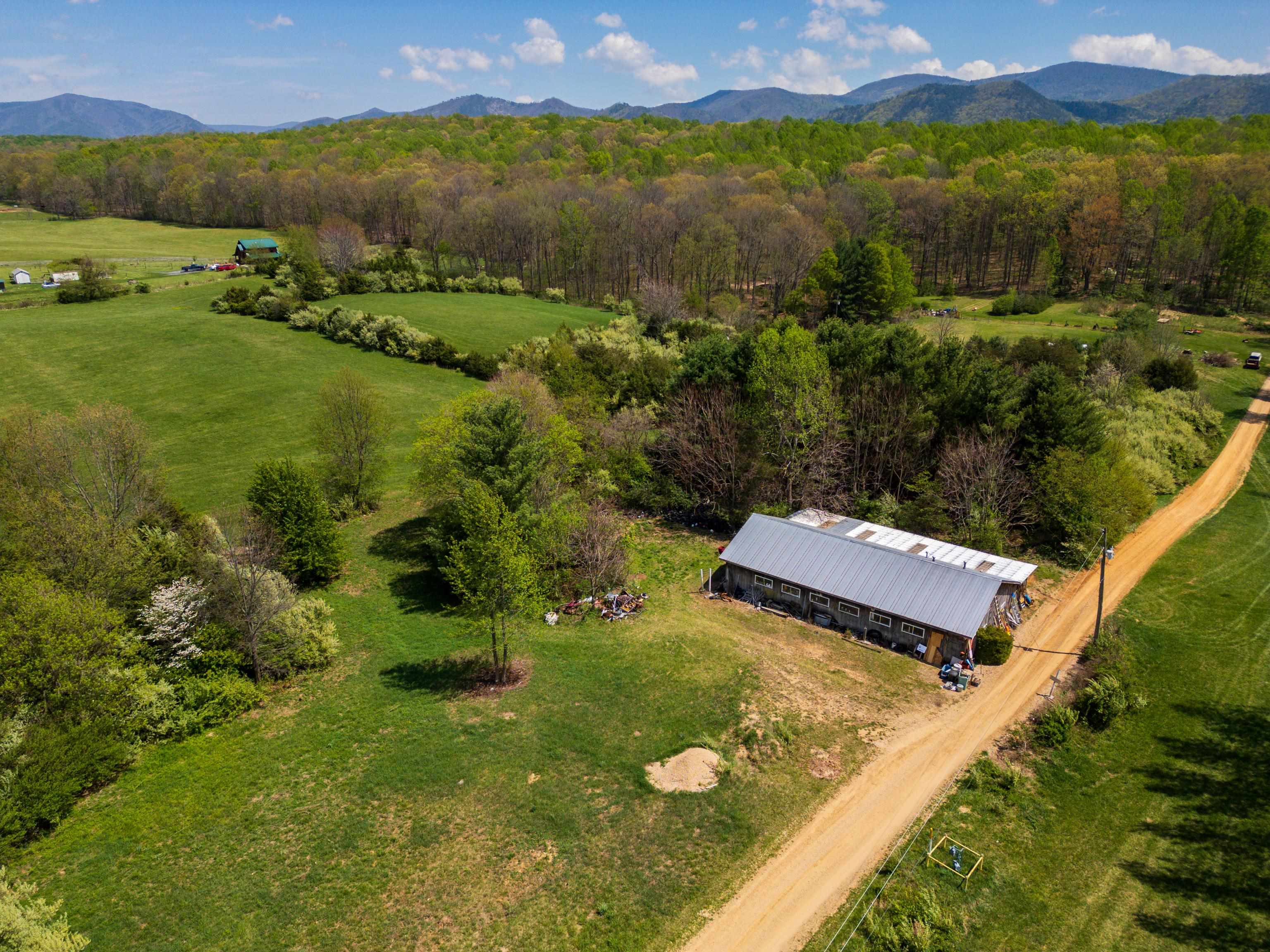 7598 N LEE HWY, RAPHINE, Virginia 24472, 3 Bedrooms Bedrooms, ,2 BathroomsBathrooms,Residential,7598 N LEE HWY,664489 MLS # 664489