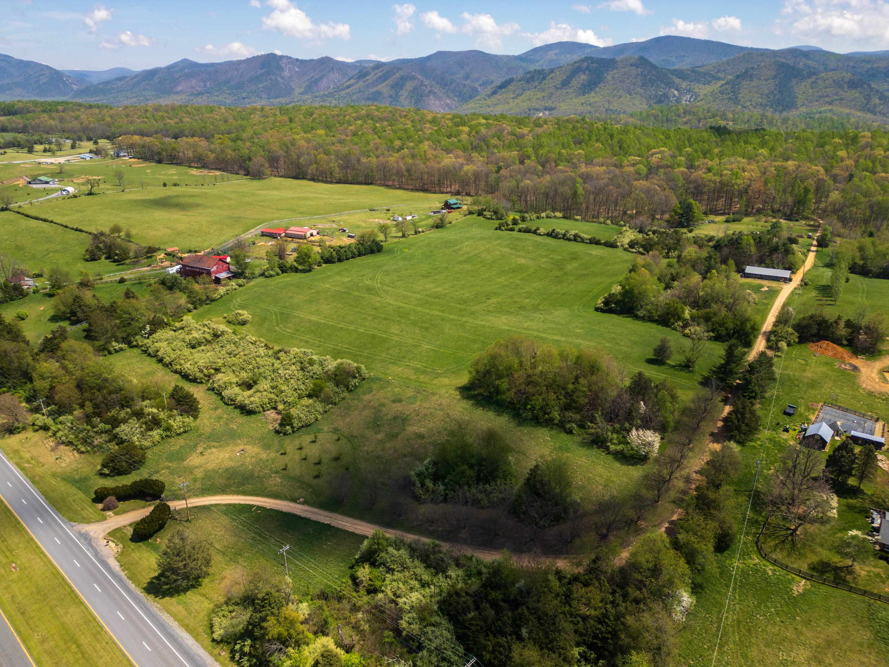 7598 N LEE HWY, RAPHINE, Virginia 24472, 3 Bedrooms Bedrooms, ,2 BathroomsBathrooms,Residential,7598 N LEE HWY,664489 MLS # 664489