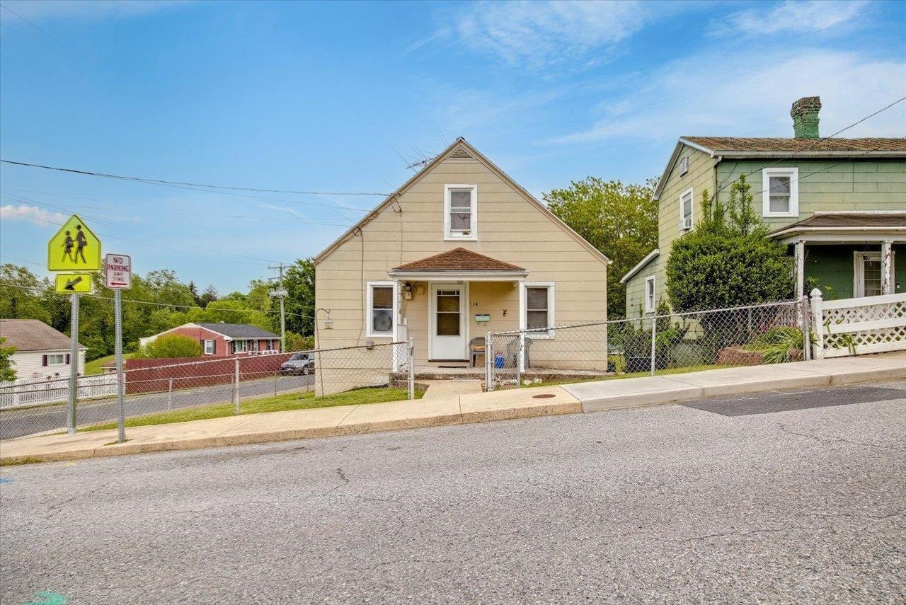 14 E GAY ST, STAUNTON, Virginia 24401, 3 Bedrooms Bedrooms, ,1 BathroomBathrooms,Residential,14 E GAY ST,664490 MLS # 664490