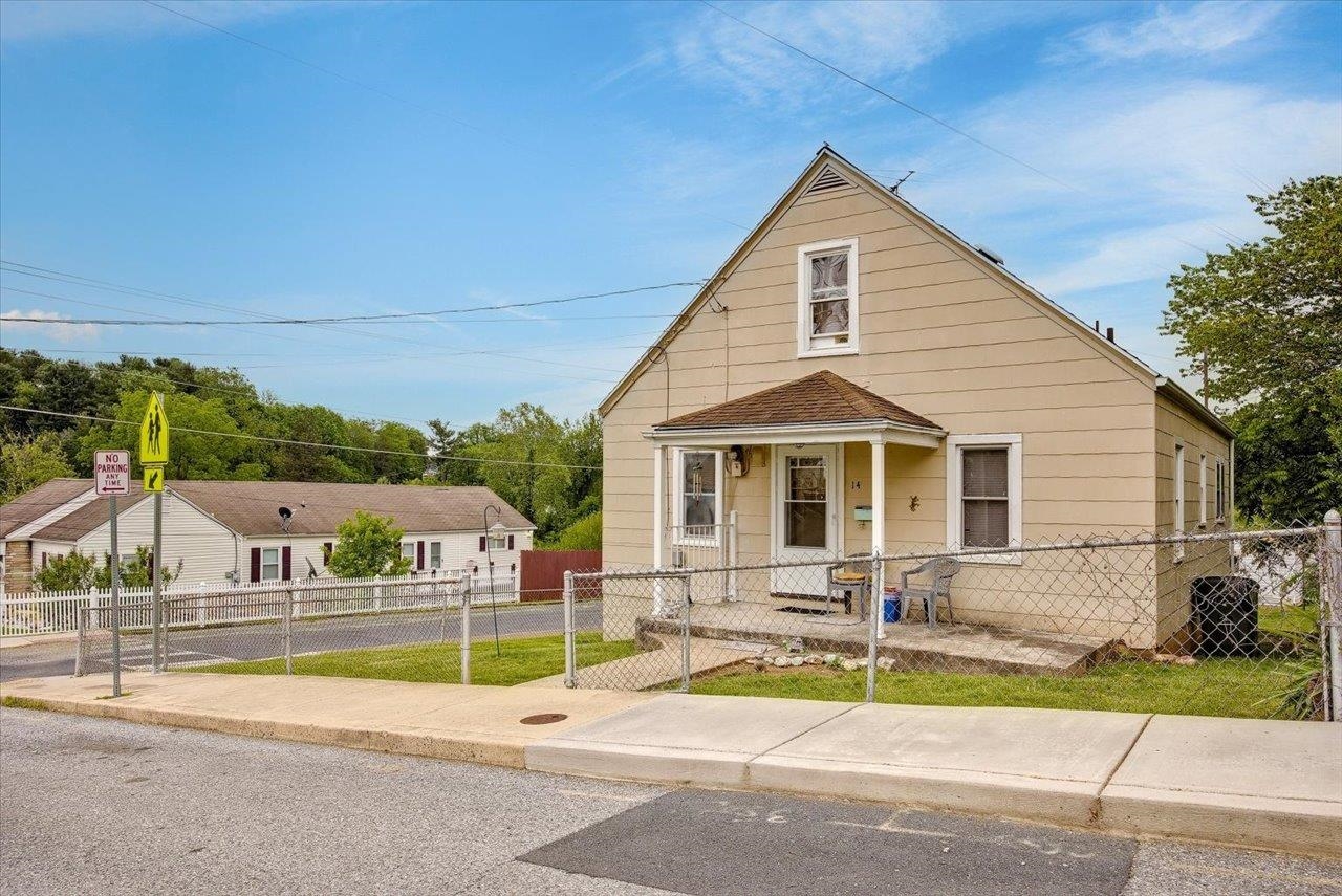14 E GAY ST, STAUNTON, Virginia 24401, 3 Bedrooms Bedrooms, ,1 BathroomBathrooms,Residential,14 E GAY ST,664490 MLS # 664490