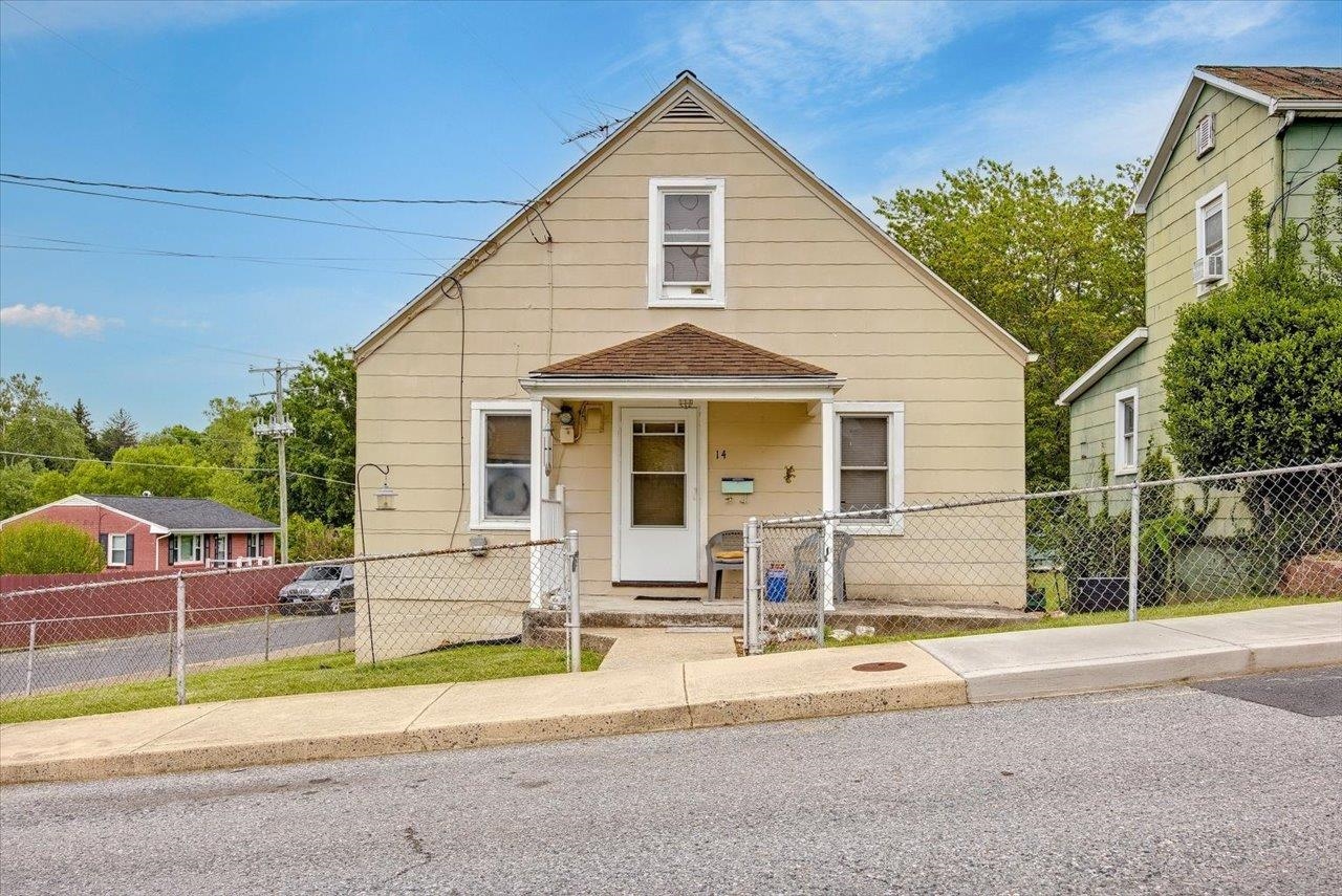 14 E GAY ST, STAUNTON, Virginia 24401, 3 Bedrooms Bedrooms, ,1 BathroomBathrooms,Residential,14 E GAY ST,664490 MLS # 664490