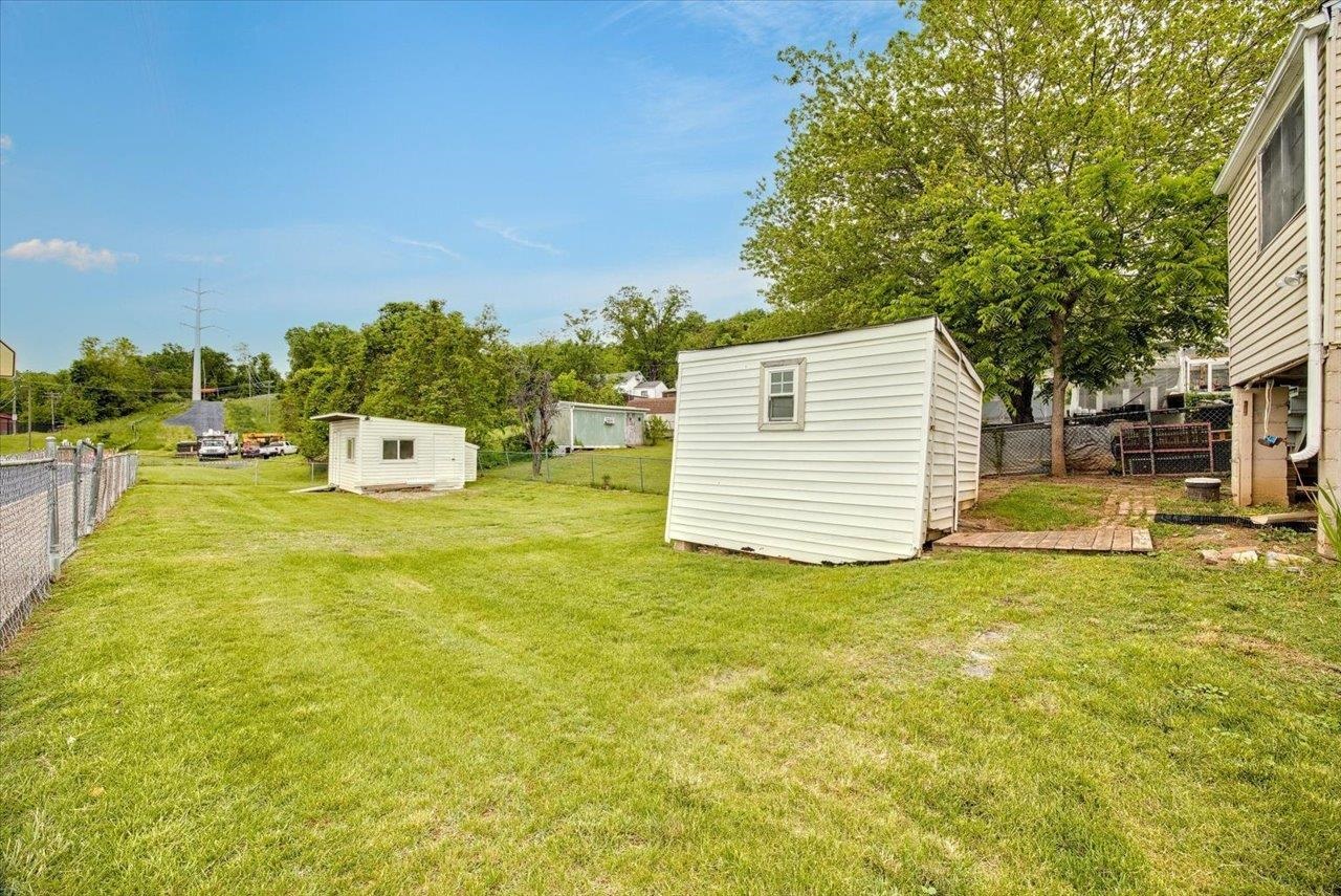 14 E GAY ST, STAUNTON, Virginia 24401, 3 Bedrooms Bedrooms, ,1 BathroomBathrooms,Residential,14 E GAY ST,664490 MLS # 664490