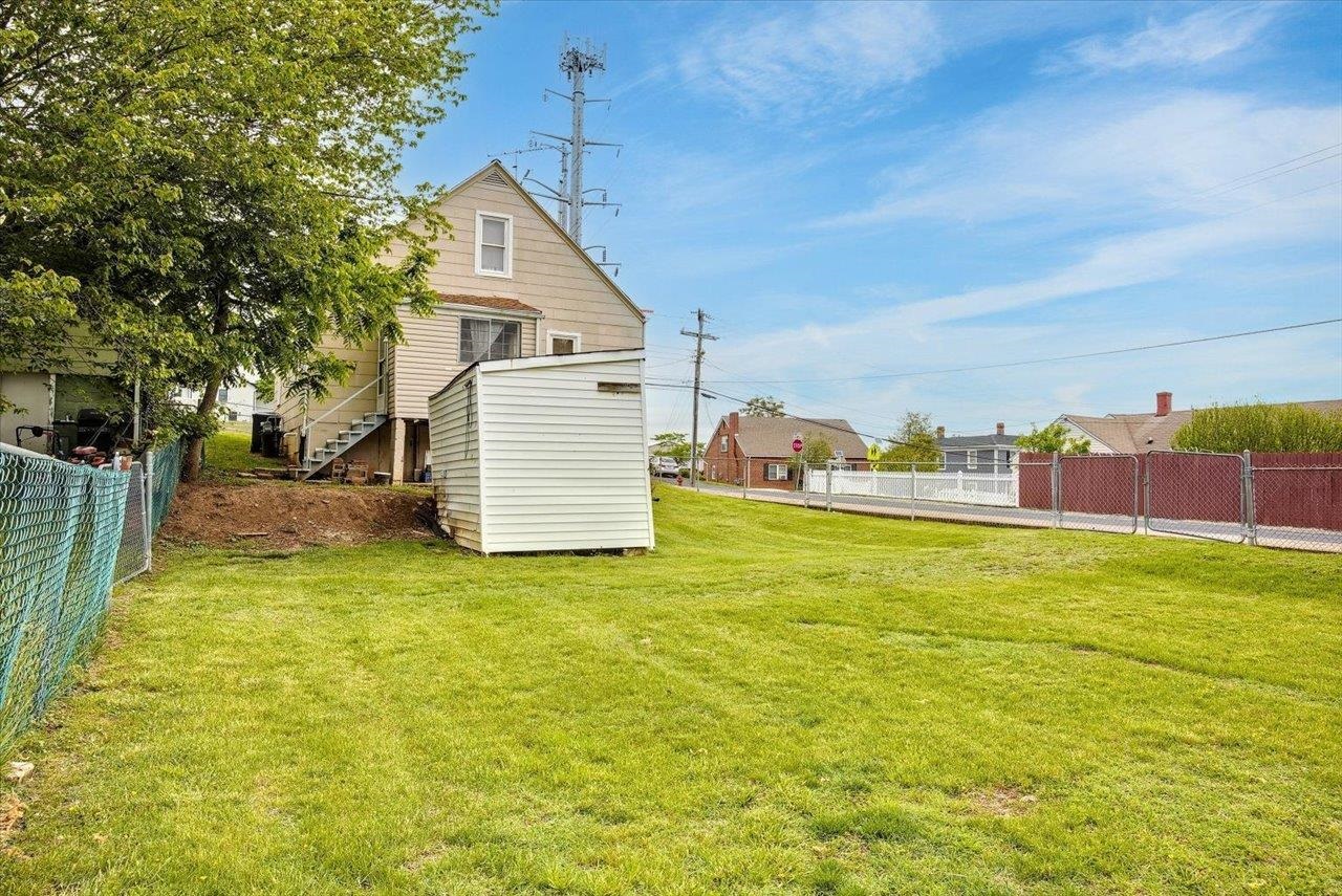 14 E GAY ST, STAUNTON, Virginia 24401, 3 Bedrooms Bedrooms, ,1 BathroomBathrooms,Residential,14 E GAY ST,664490 MLS # 664490