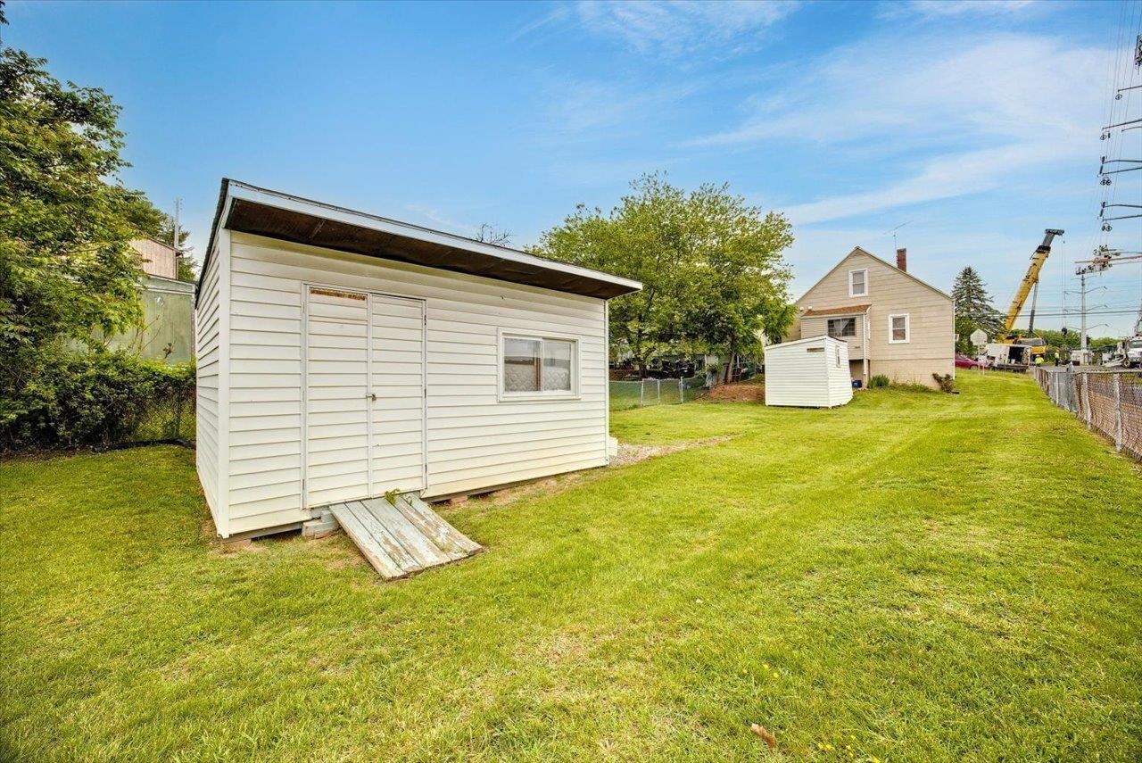14 E GAY ST, STAUNTON, Virginia 24401, 3 Bedrooms Bedrooms, ,1 BathroomBathrooms,Residential,14 E GAY ST,664490 MLS # 664490