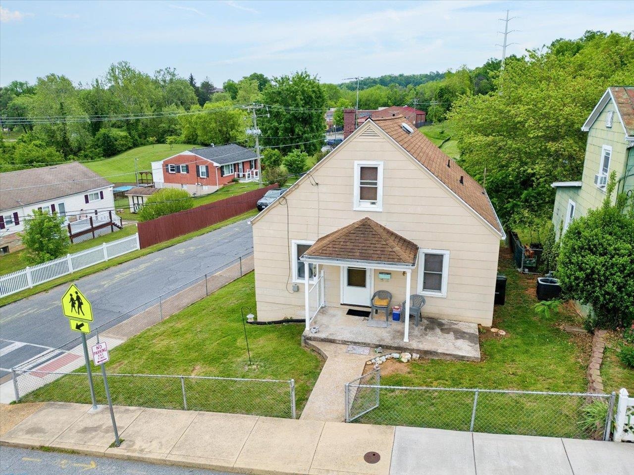 14 E GAY ST, STAUNTON, Virginia 24401, 3 Bedrooms Bedrooms, ,1 BathroomBathrooms,Residential,14 E GAY ST,664490 MLS # 664490