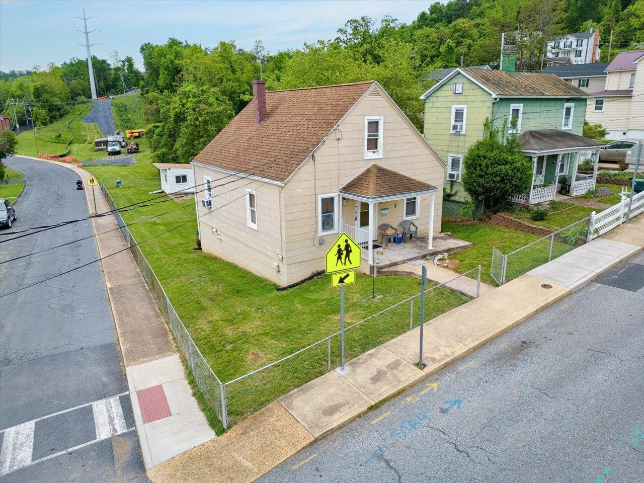 14 E GAY ST, STAUNTON, Virginia 24401, 3 Bedrooms Bedrooms, ,1 BathroomBathrooms,Residential,14 E GAY ST,664490 MLS # 664490