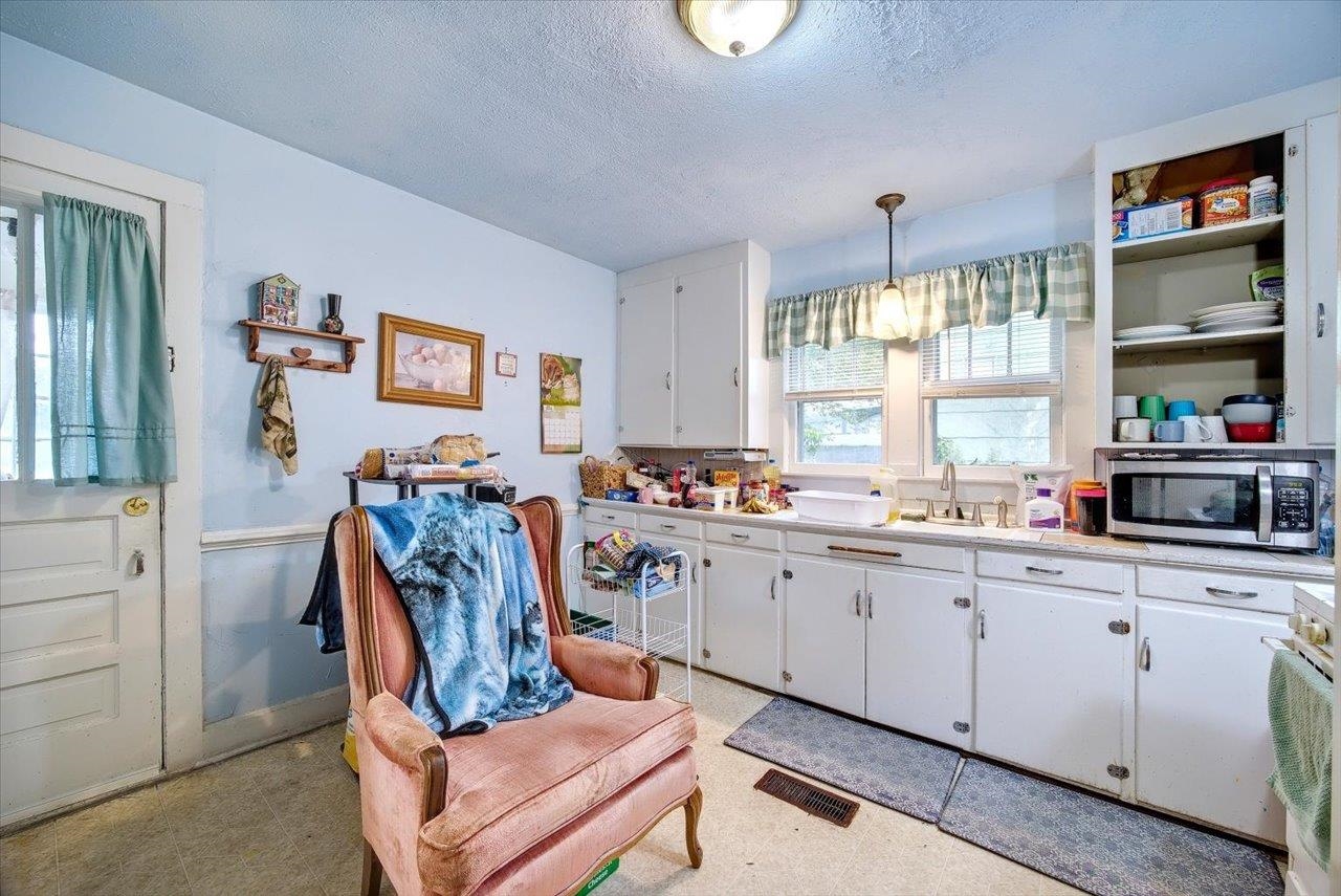 14 E GAY ST, STAUNTON, Virginia 24401, 3 Bedrooms Bedrooms, ,1 BathroomBathrooms,Residential,14 E GAY ST,664490 MLS # 664490