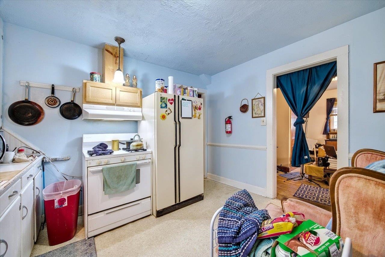 14 E GAY ST, STAUNTON, Virginia 24401, 3 Bedrooms Bedrooms, ,1 BathroomBathrooms,Residential,14 E GAY ST,664490 MLS # 664490