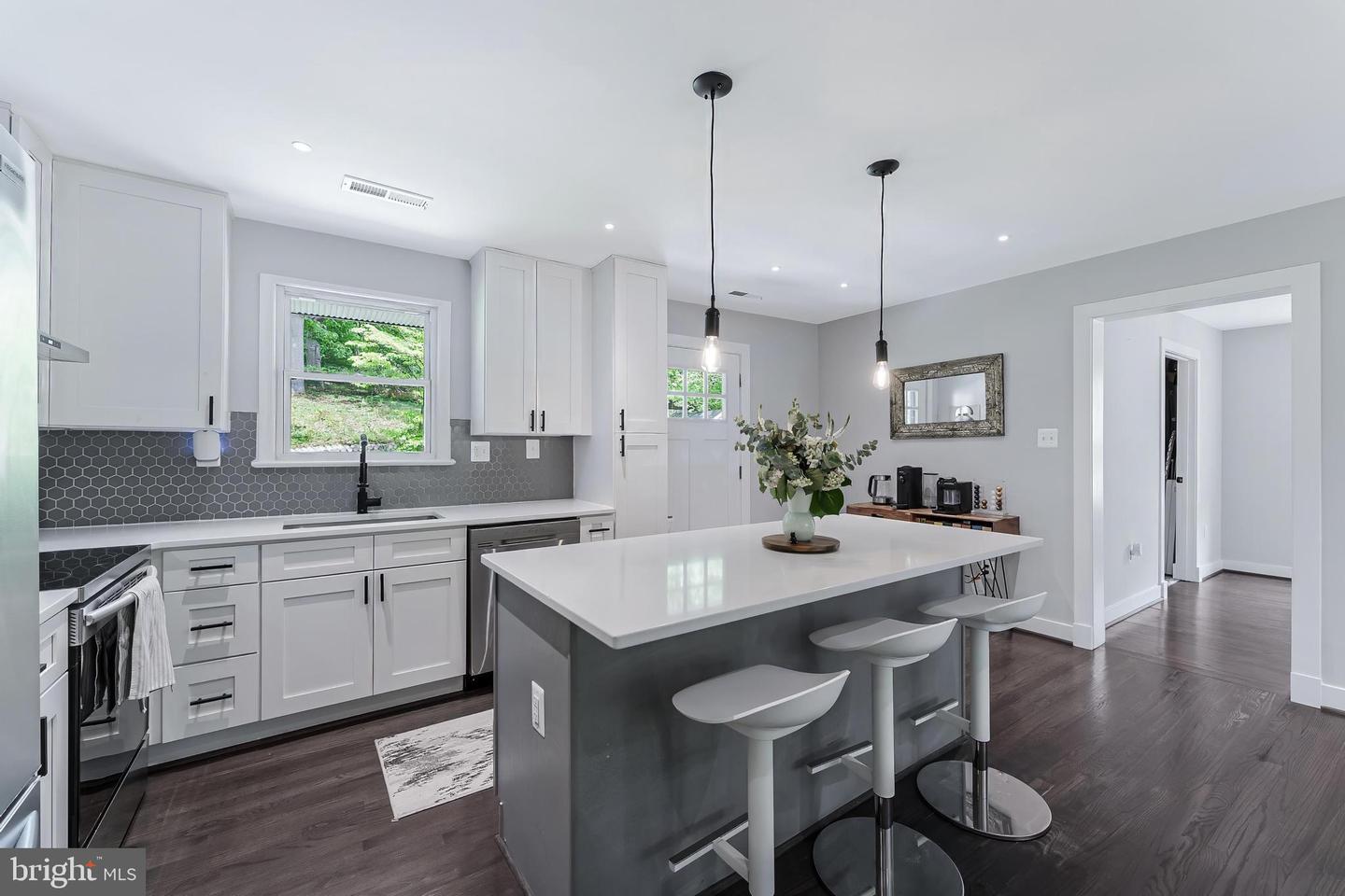 5801 BROOKVIEW DR, ALEXANDRIA, Virginia 22310, 3 Bedrooms Bedrooms, ,2 BathroomsBathrooms,Residential,For sale,5801 BROOKVIEW DR,VAFX2235410 MLS # VAFX2235410